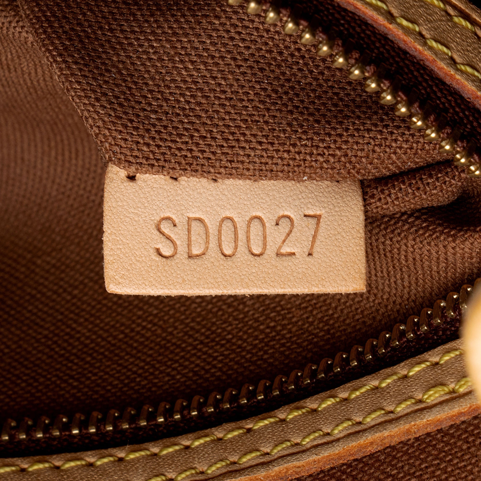 Louis Vuitton Monogram Canvas Batignolles Vertical Tote (SHF-0WWMGt)