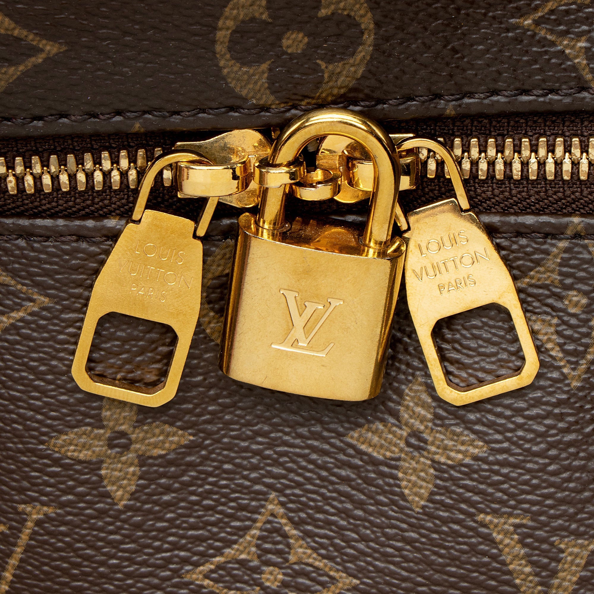 Louis Vuitton Monogram Canvas Berri MM Shoulder Bag