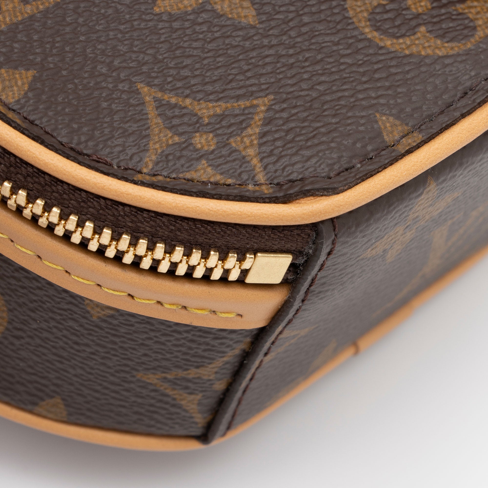 Louis Vuitton Monogram Canvas Boite Chapeau Mini Shoulder Bag (SHF-nWyrau)
