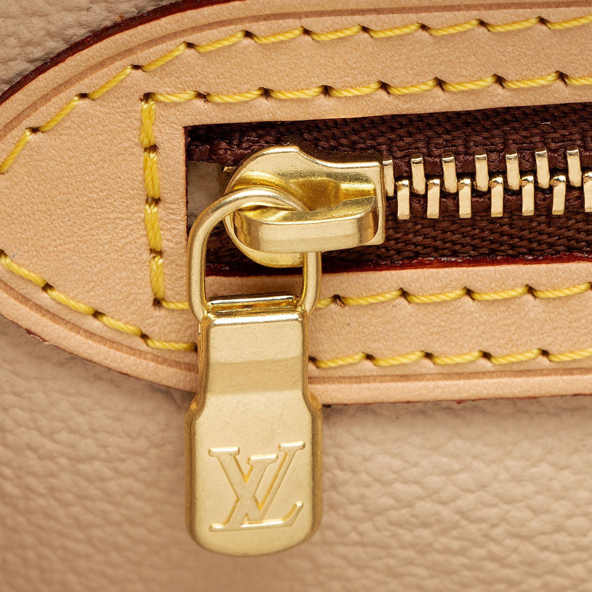 Louis Vuitton Monogram Canvas Bucket GM Tote (SHF-2wyVk0)