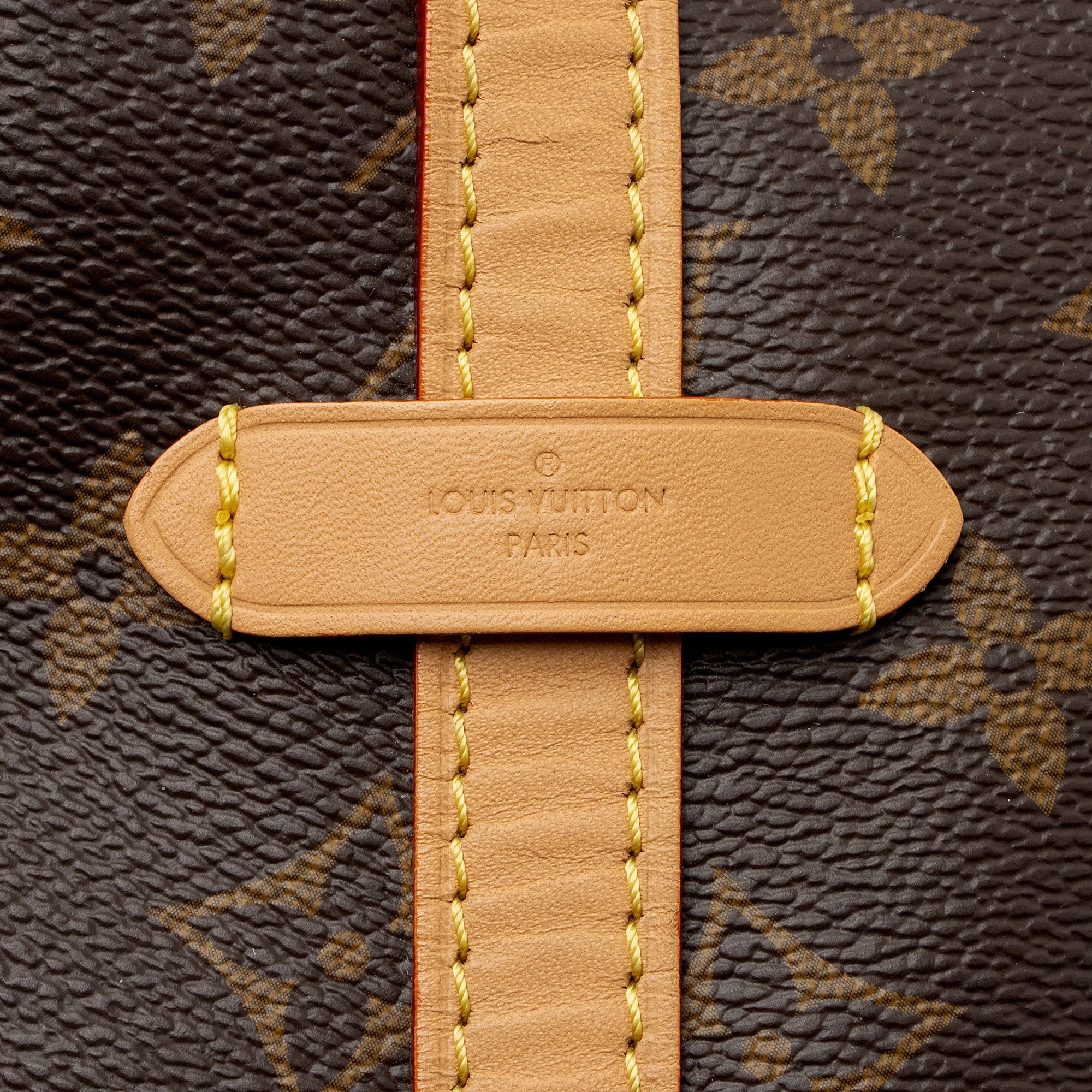 Louis Vuitton Monogram Canvas CarryAll MM Shoulder Bag (SHF-y100jU)
