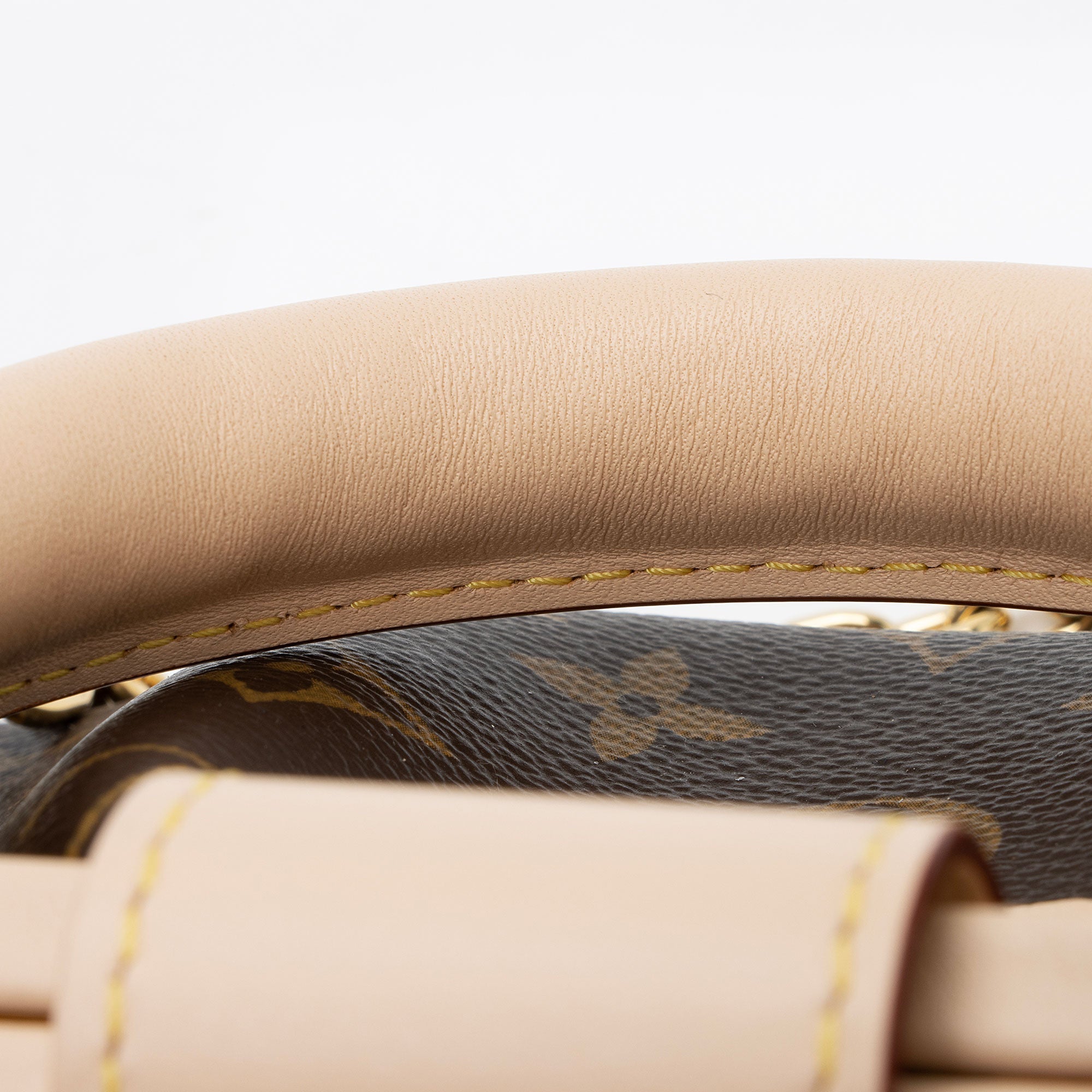 Louis Vuitton Monogram Canvas Clutch (SHF-aOWiSq)