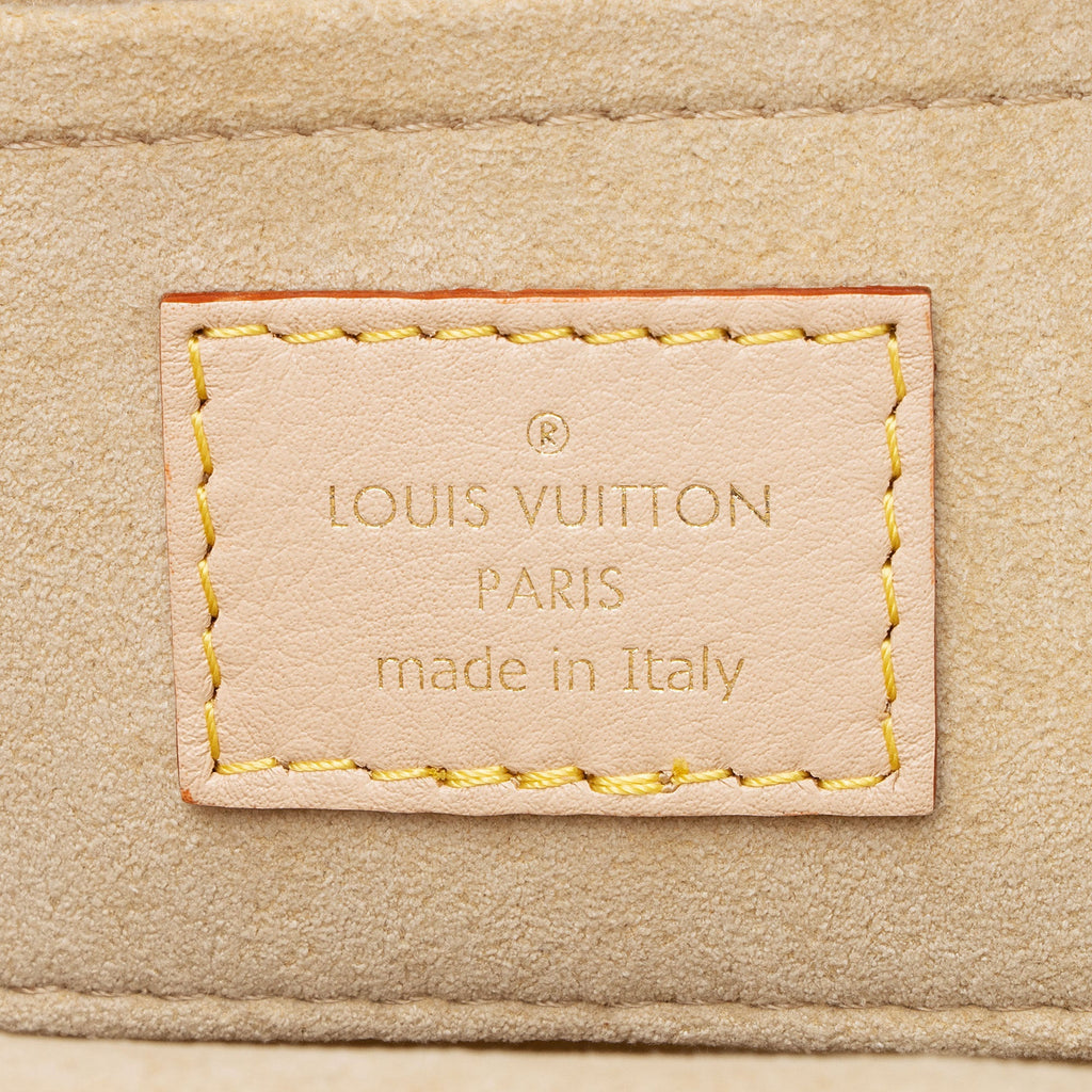 Louis Vuitton Monogram Canvas Clutch (SHF-aOWiSq)