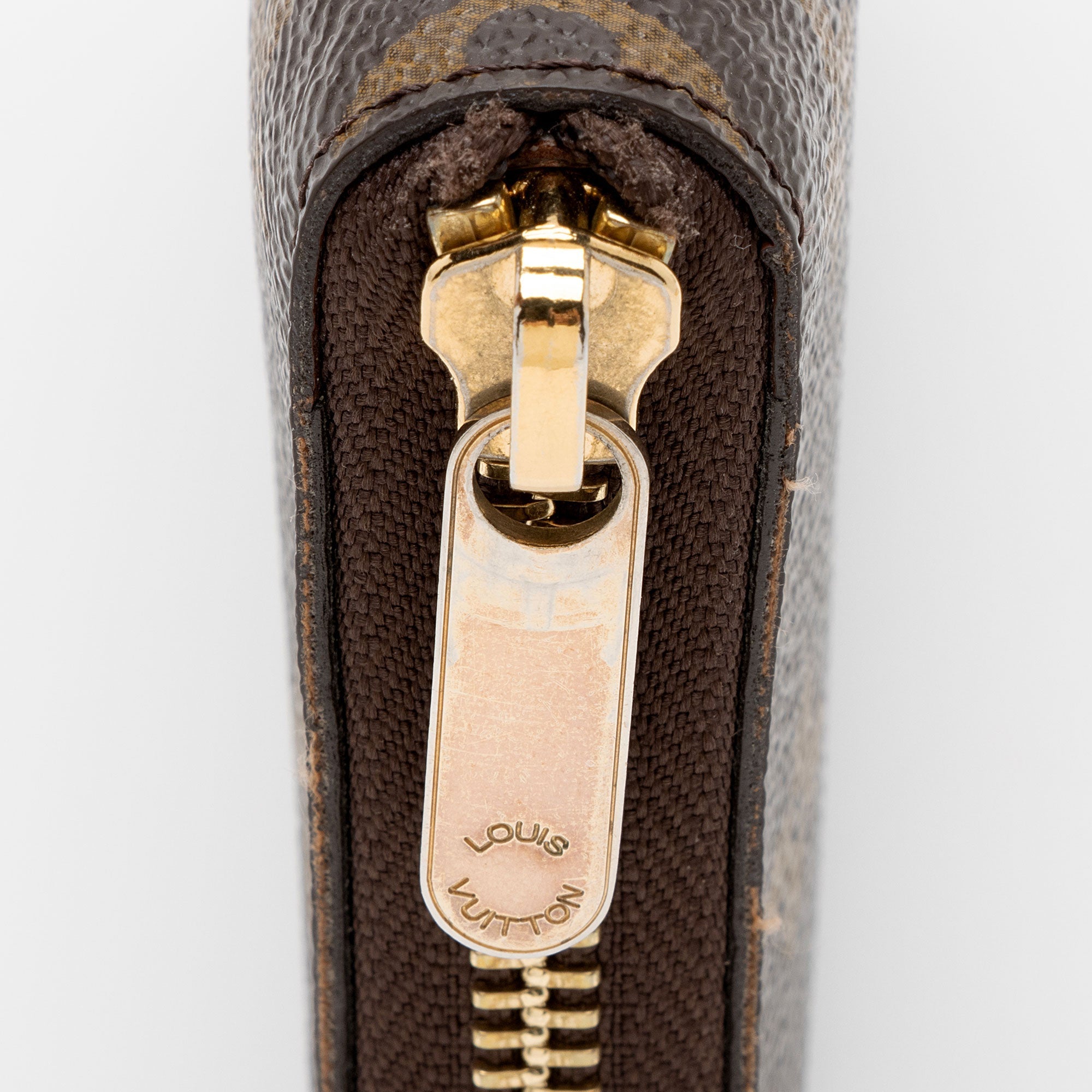 Louis Vuitton Monogram Canvas Compact Zippy Wallet (SHF-7RhWww)