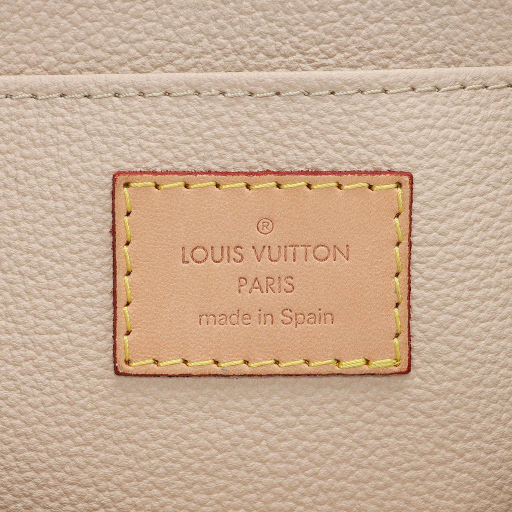 Louis Vuitton Monogram Canvas Cosmetic Pouch (SHF-1Ilrsv)