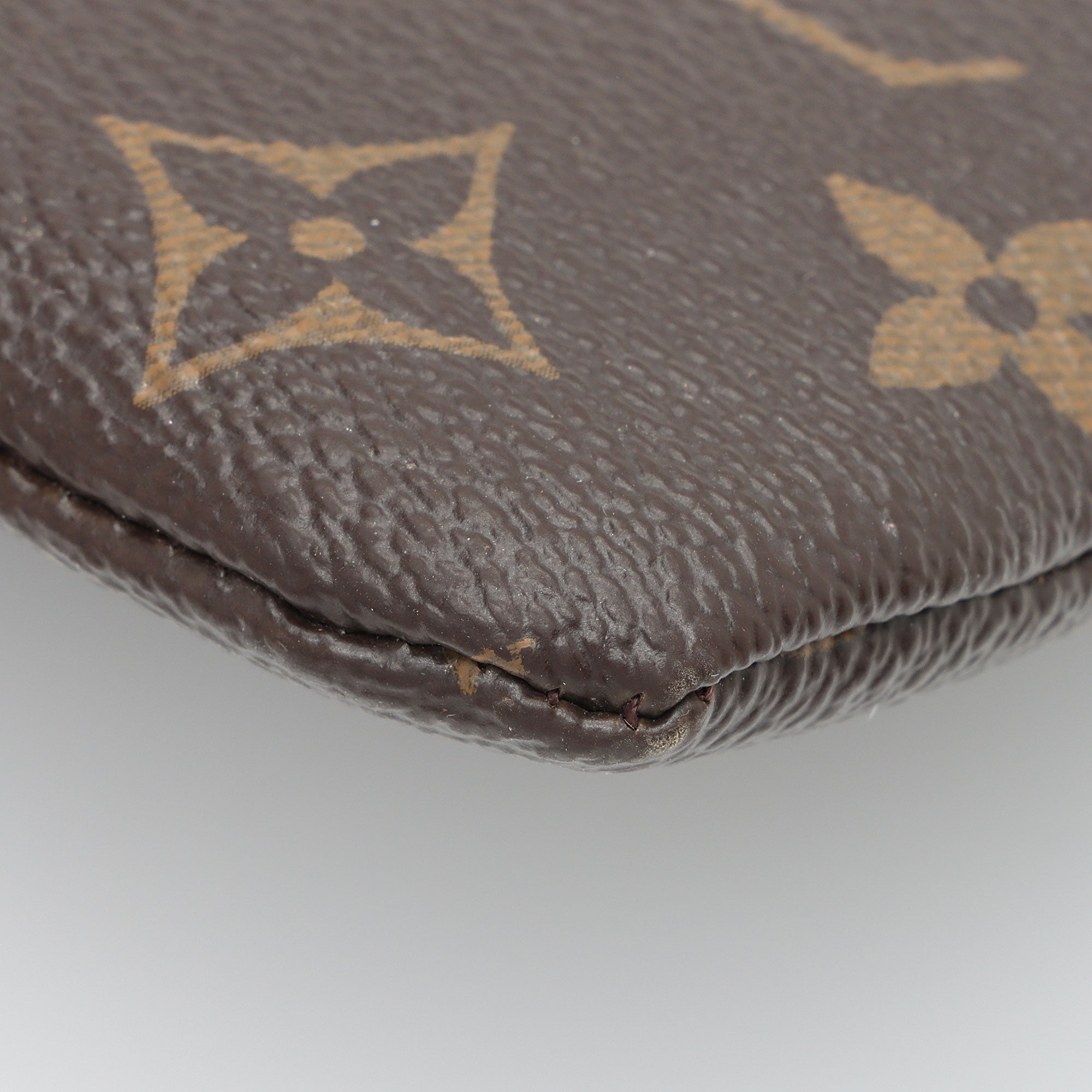Louis Vuitton Monogram Canvas Daily Pouch (SHF-epvh9P)