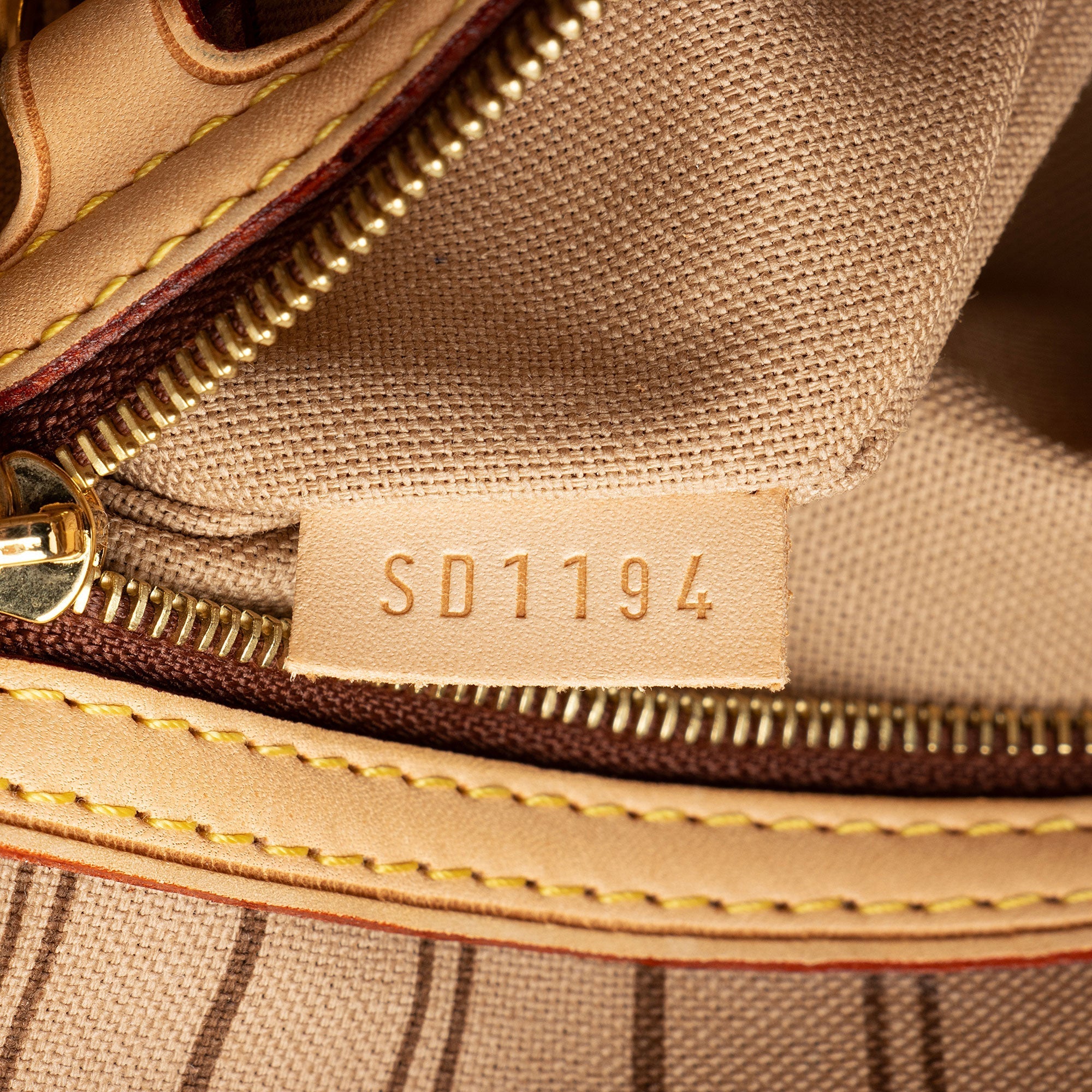 Louis Vuitton Monogram Canvas Delightful MM Shoulder Bag
