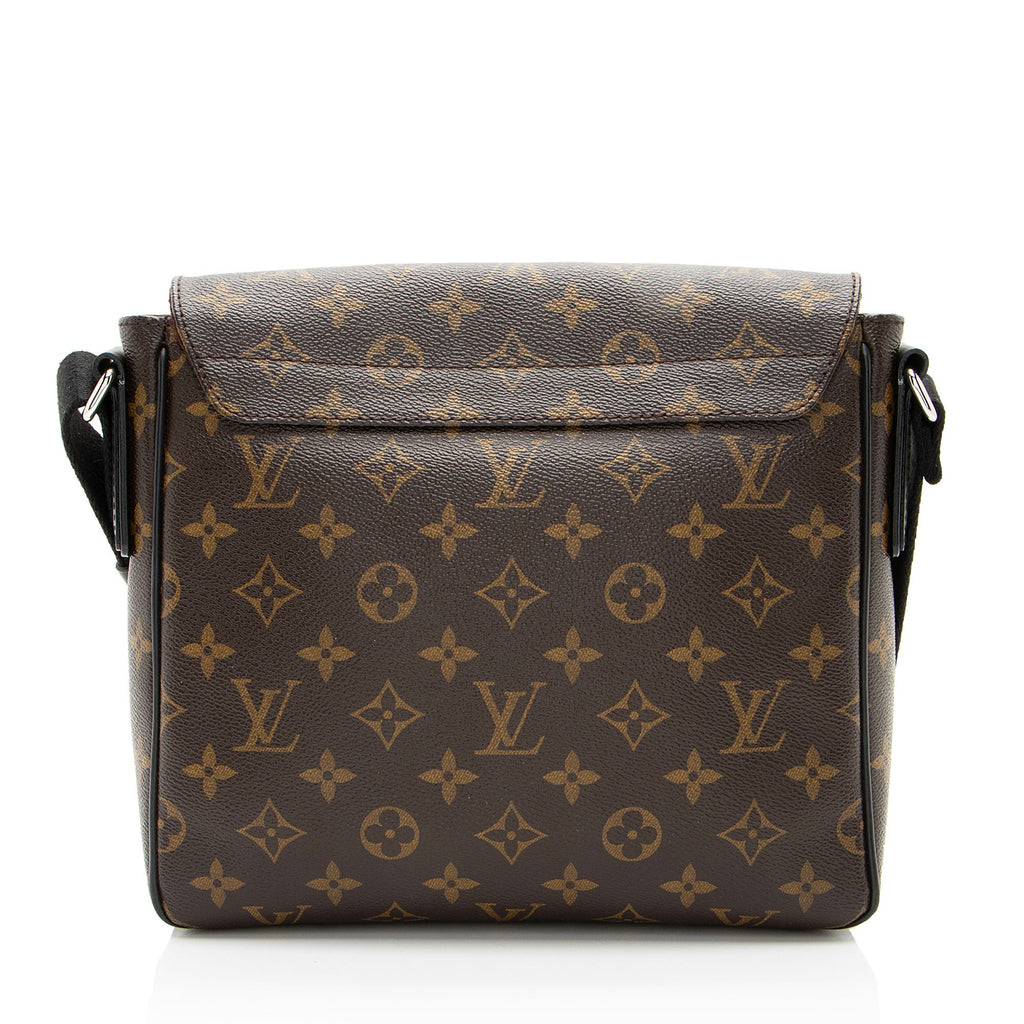 Louis Vuitton Monogram Canvas District PM Messenger
