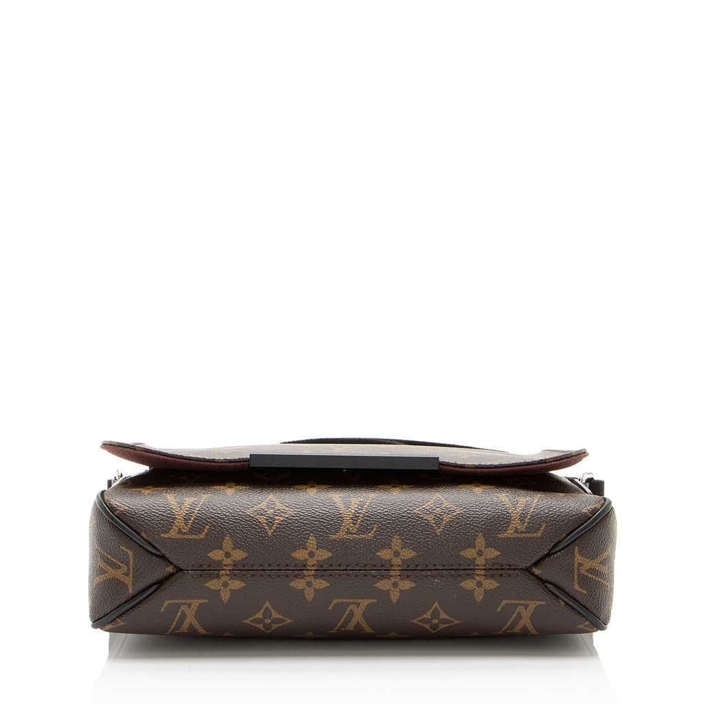 Louis Vuitton Monogram Canvas District PM Messenger