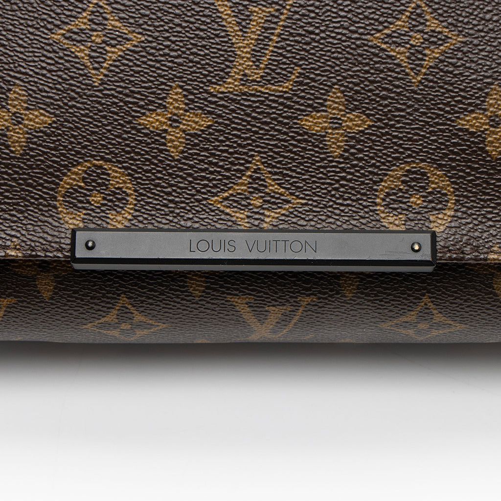 Louis Vuitton Monogram Canvas District PM Messenger