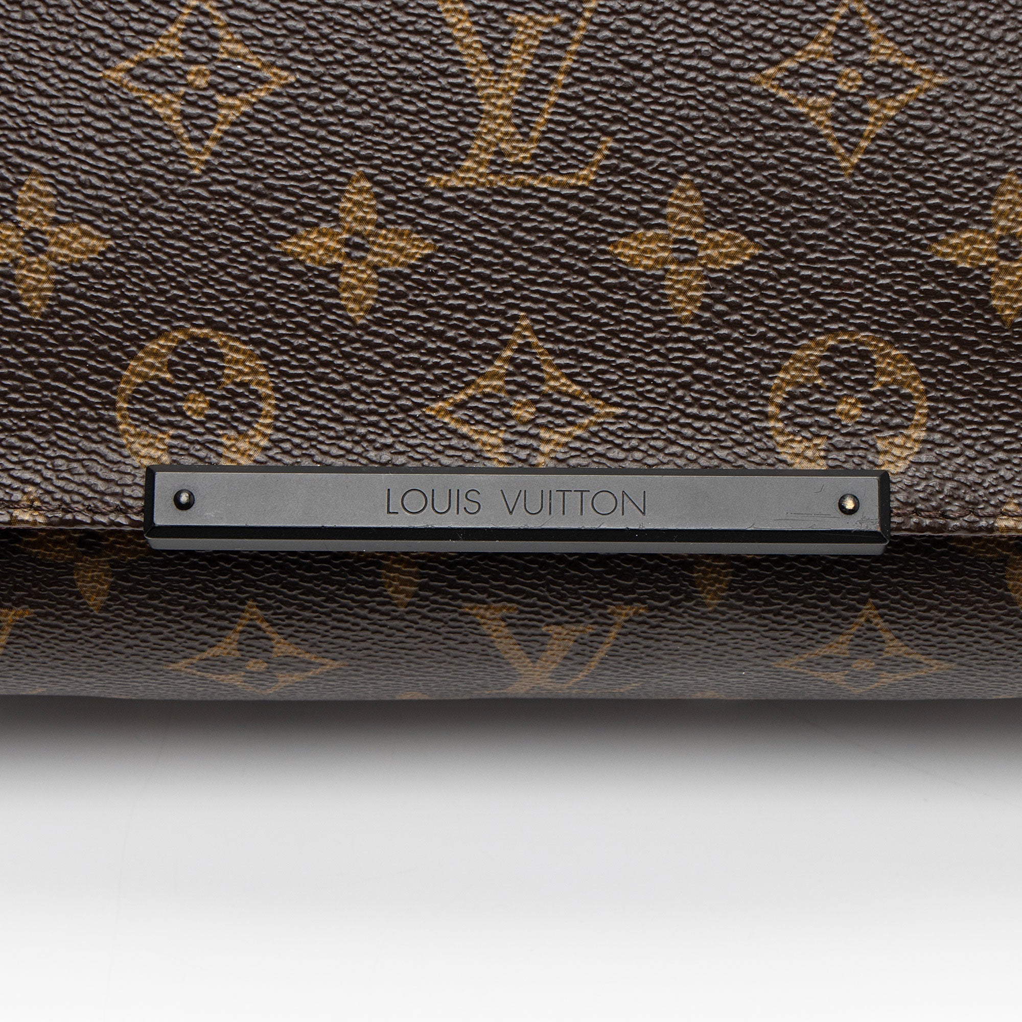 Louis Vuitton Monogram Canvas District PM Messenger
