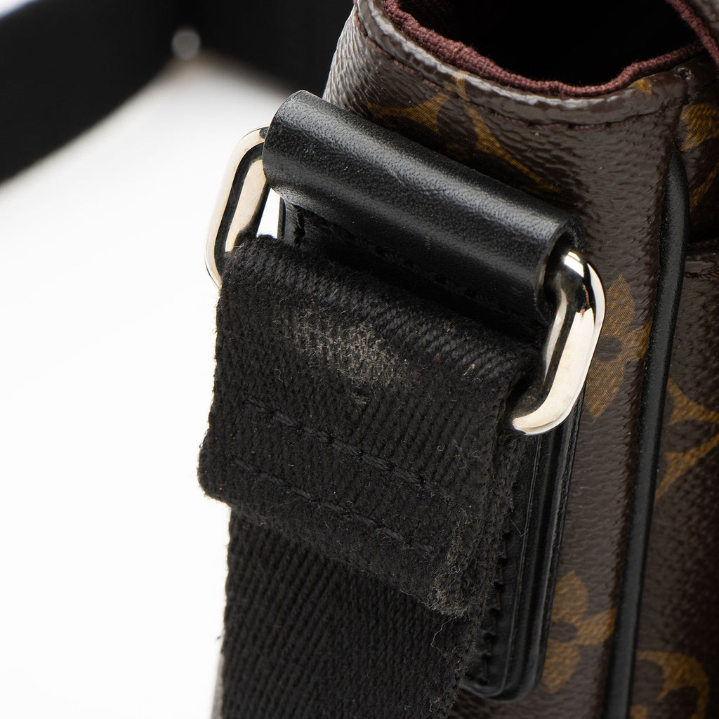 Louis Vuitton Monogram Canvas District PM Messenger