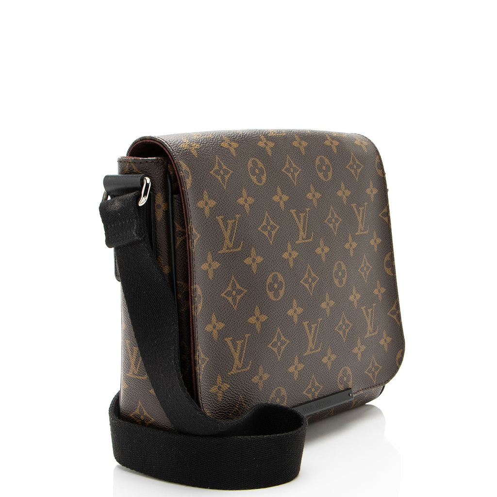 Louis Vuitton Monogram Canvas District PM Messenger
