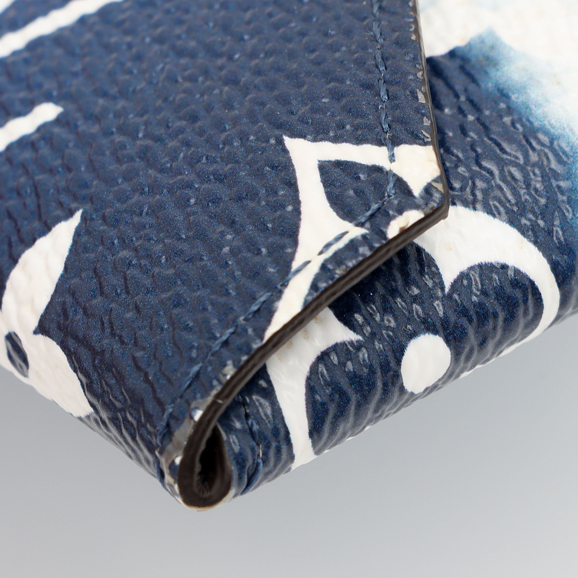 Louis Vuitton Monogram Canvas Escale Kirigami Medium Pouch (SHF-6dkpGd)