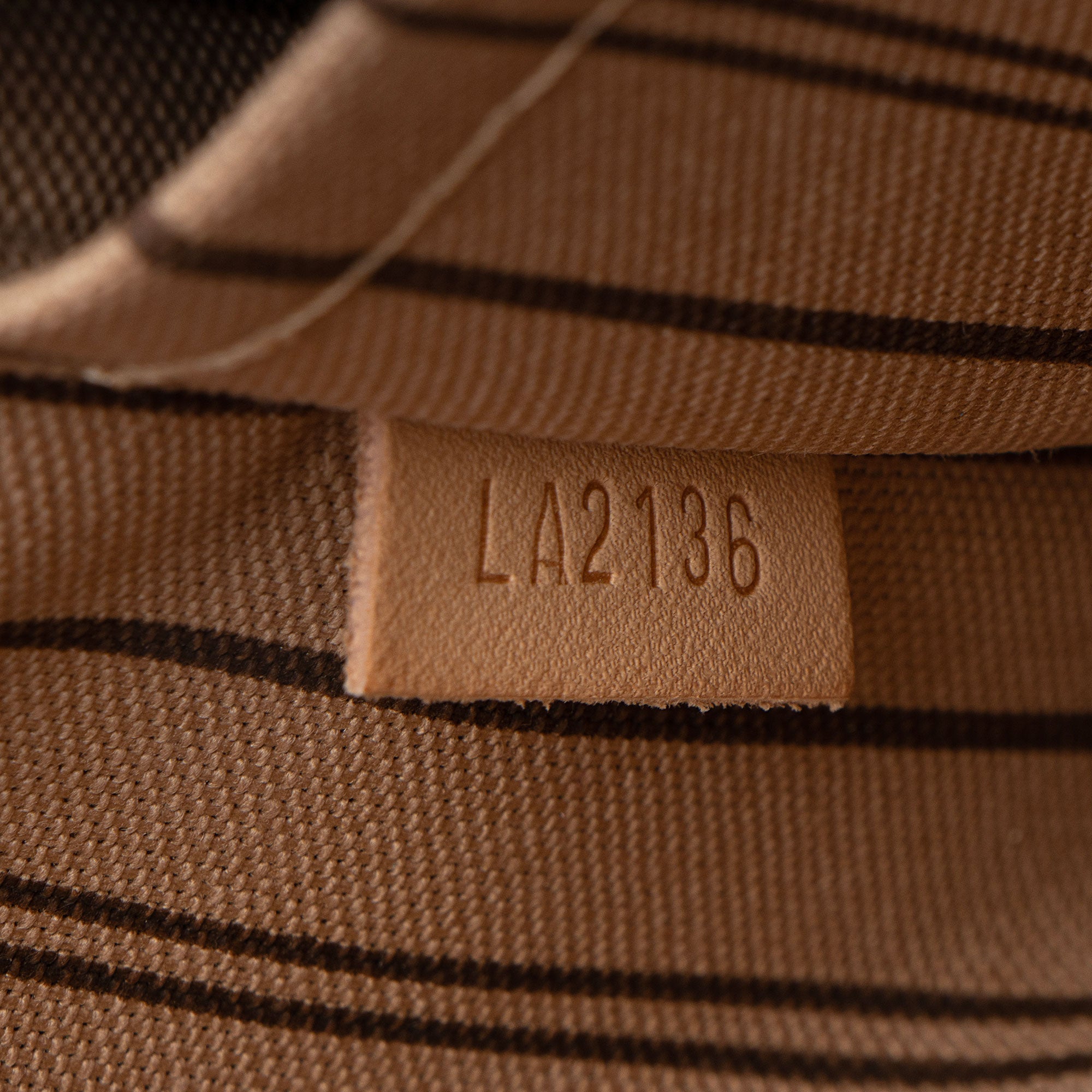 Louis Vuitton Monogram Canvas Escale Neverfull MM Pochette (SHF-QdQI96)