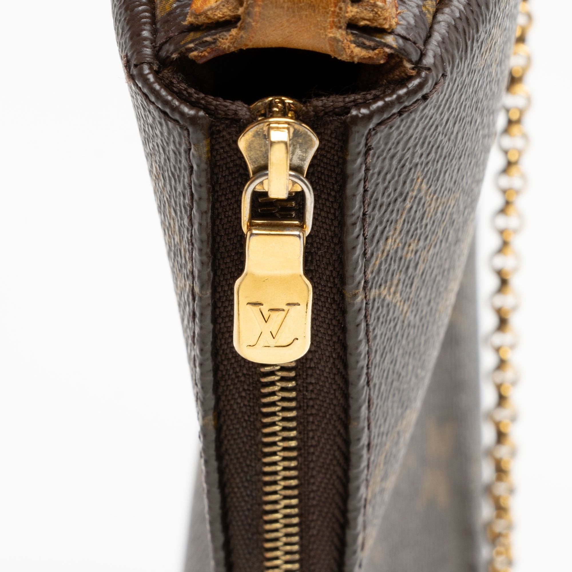 Louis Vuitton Monogram Canvas Eva Clutch (SHF-LxJ6ci)