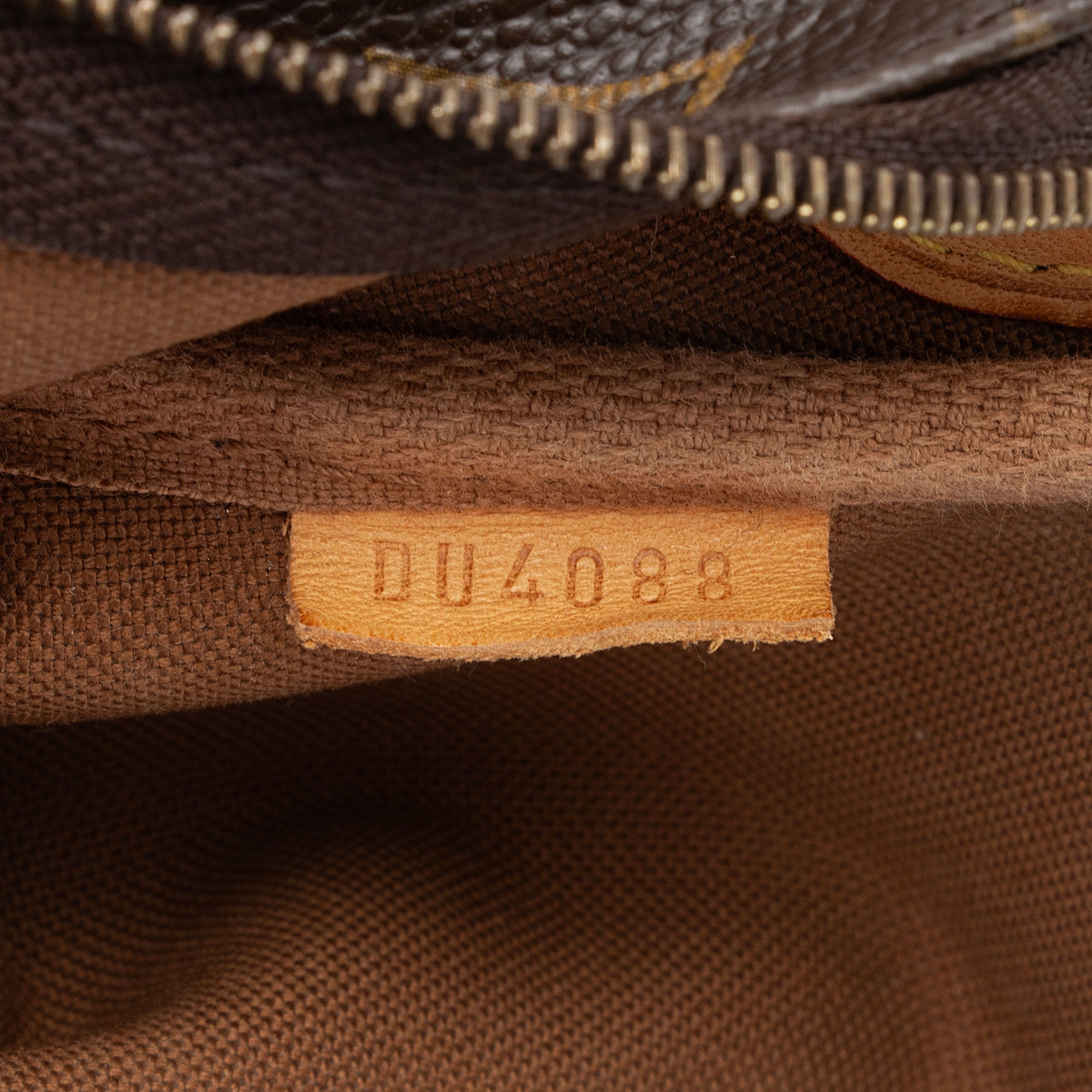 Louis Vuitton Monogram Canvas Eva Clutch (SHF-U3YNQY)