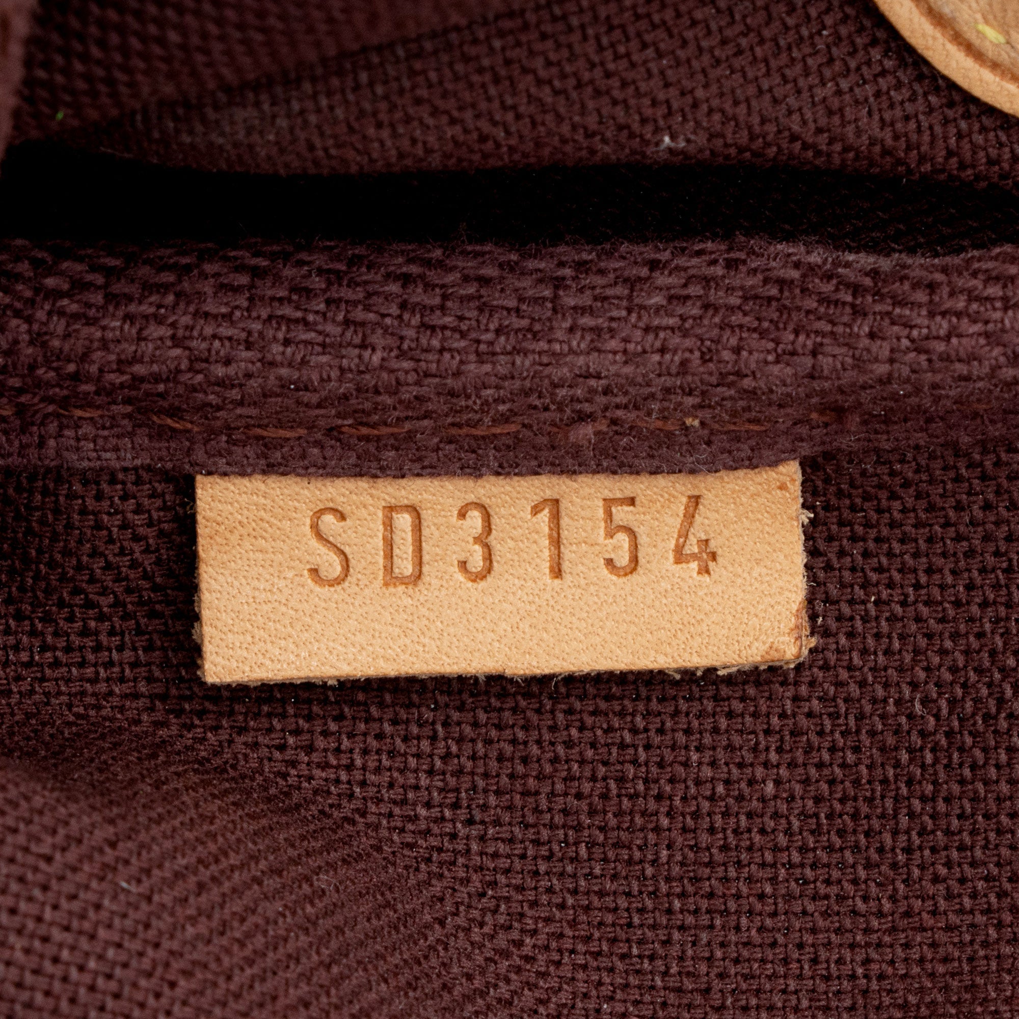 Louis Vuitton Monogram Canvas Favorite MM Shoulder Bag (SHF-4VRVaU)