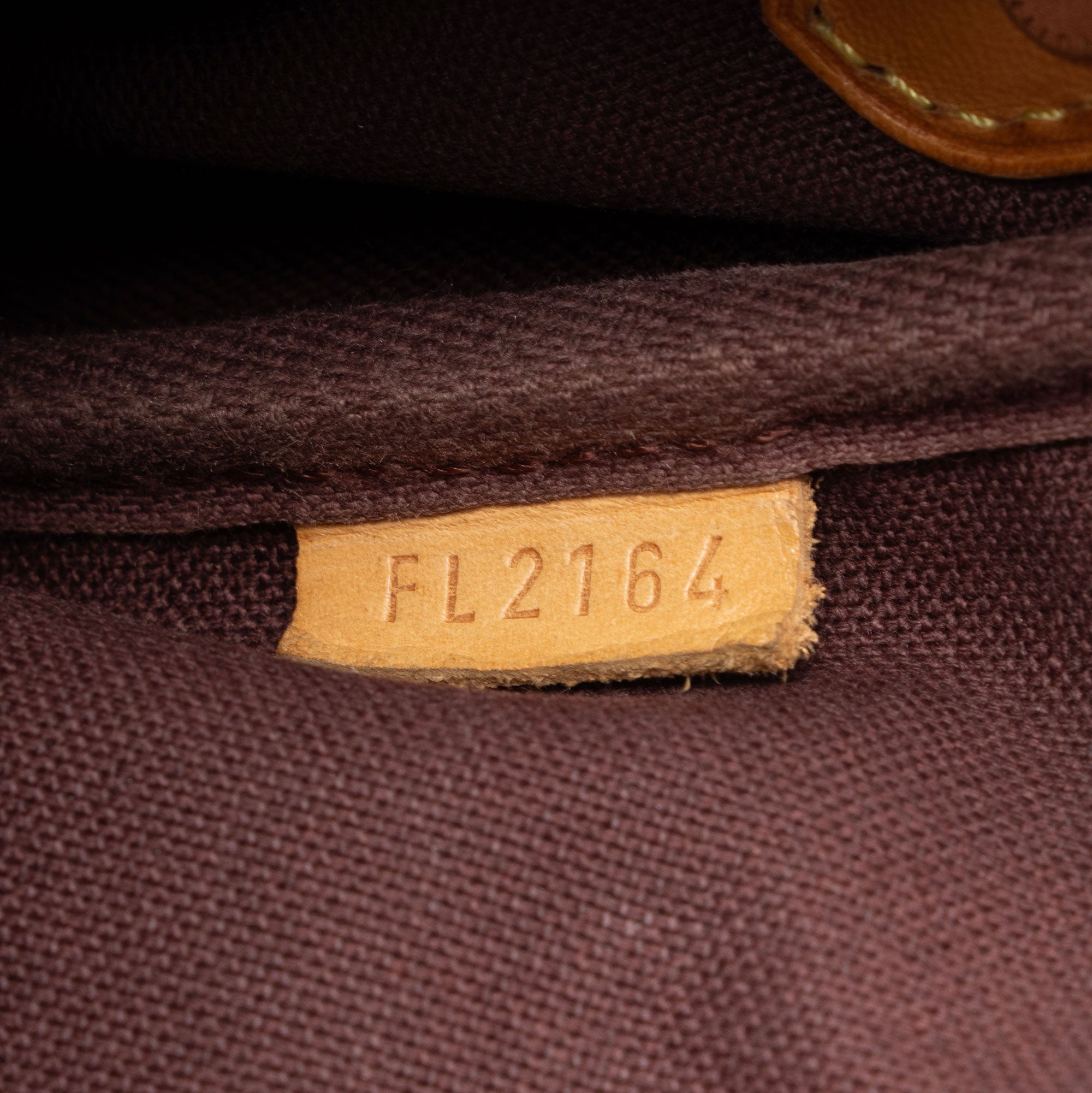 Louis Vuitton Monogram Canvas Favorite MM Shoulder Bag (SHF-pBpiVp)