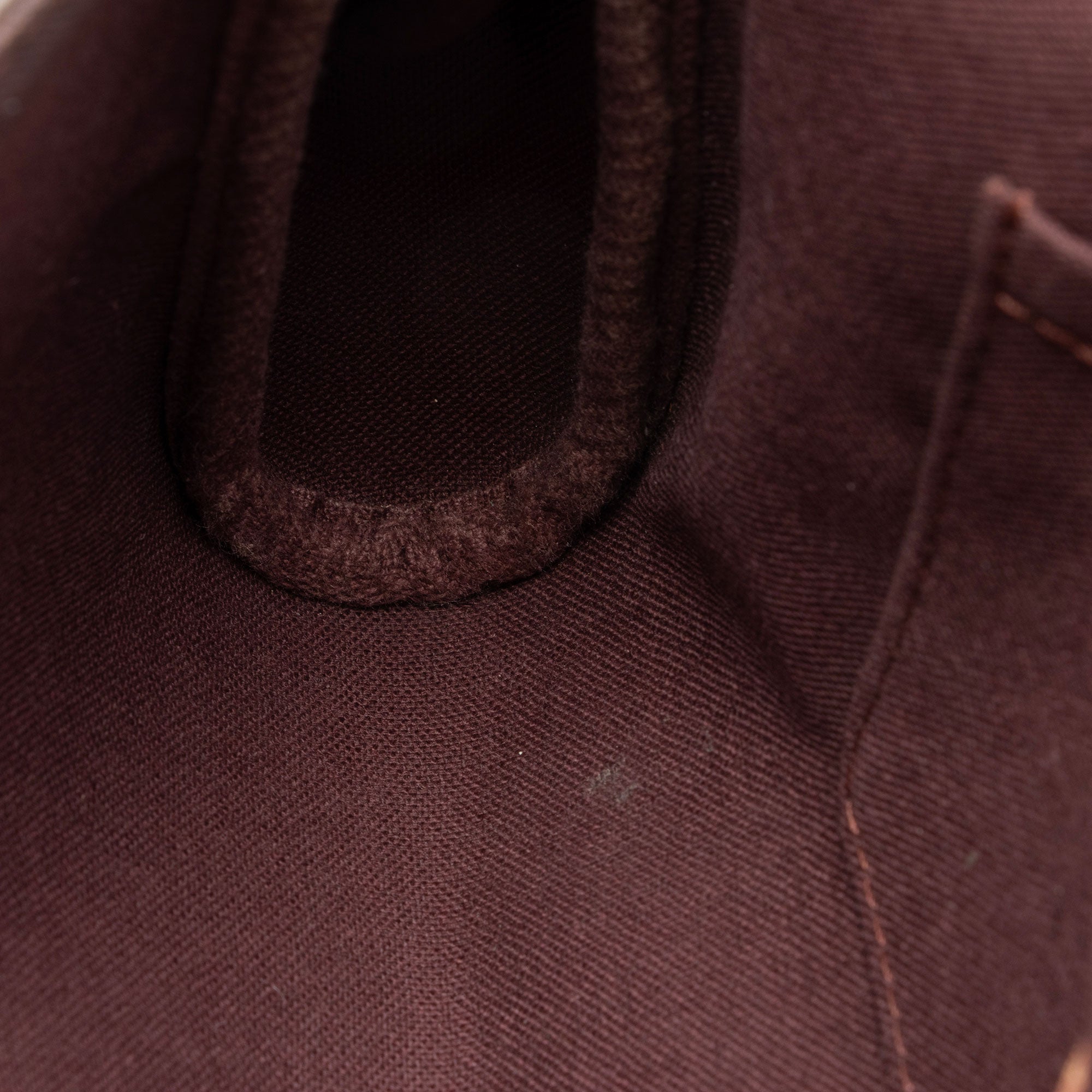 Louis Vuitton Monogram Canvas Favorite MM Shoulder Bag (SHF-GXfQJT)