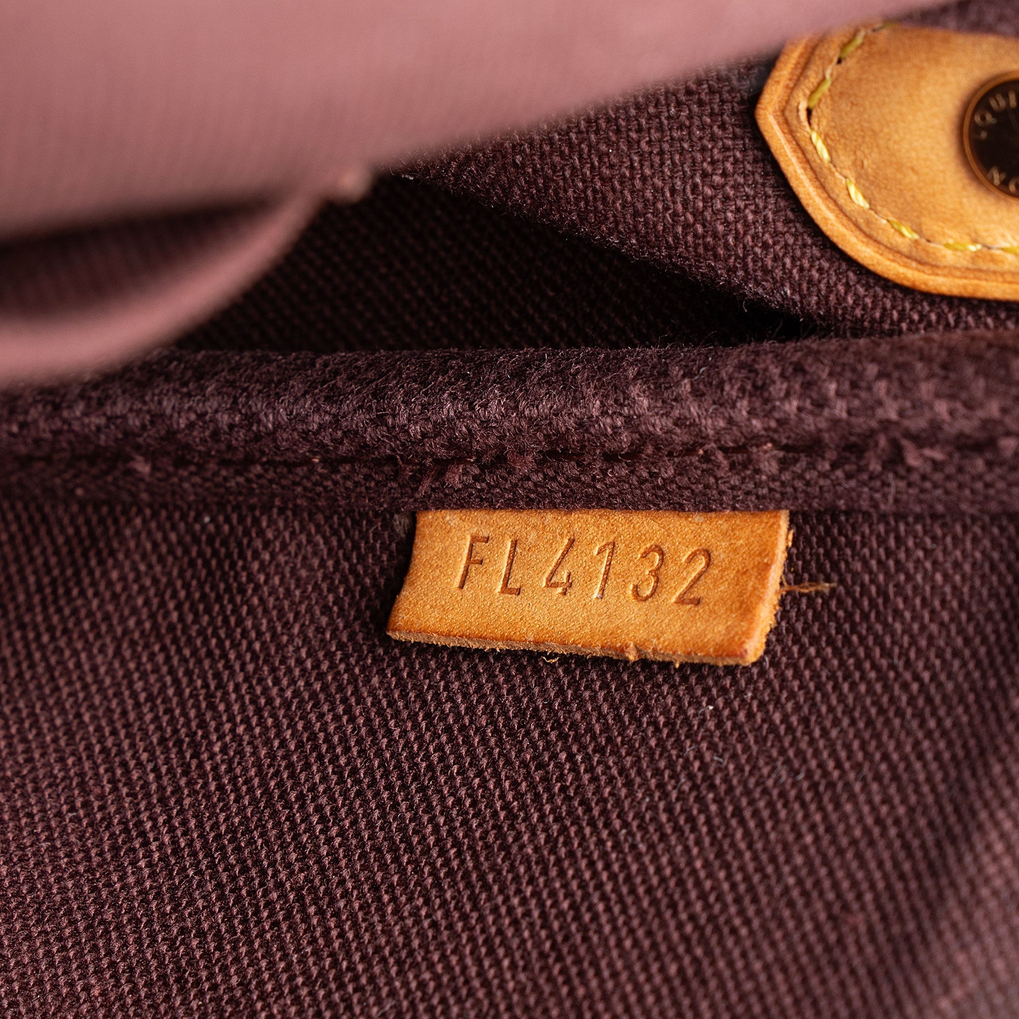 Louis Vuitton Monogram Canvas Favorite MM Shoulder Bag (SHF-rSDSZr)