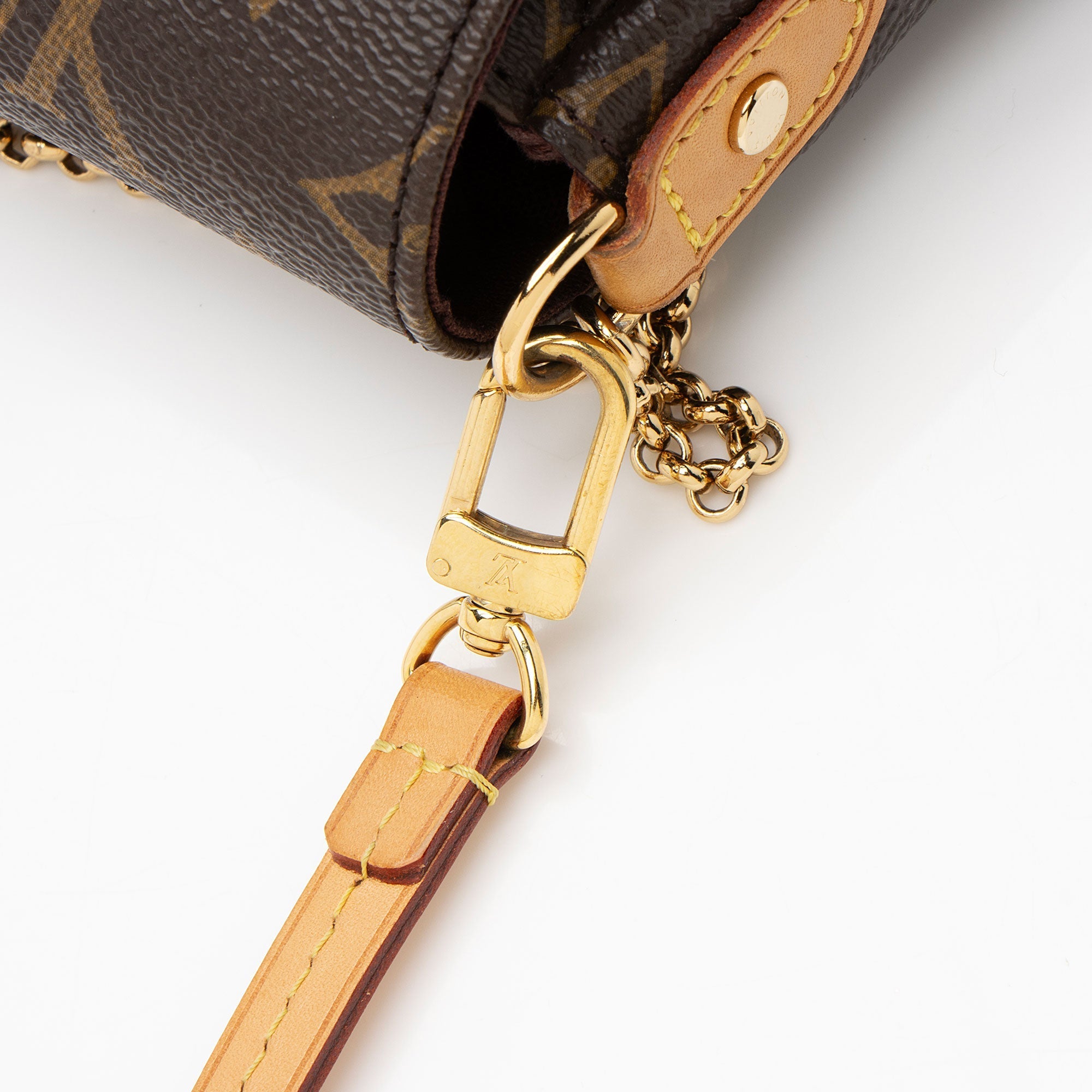 Louis Vuitton Monogram Canvas Favorite MM Shoulder Bag (SHF-eBADrA)