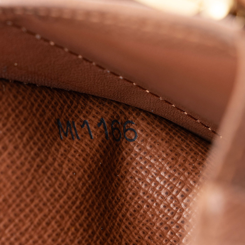 Louis Vuitton Monogram Canvas French Wallet (SHF-1LokF2)