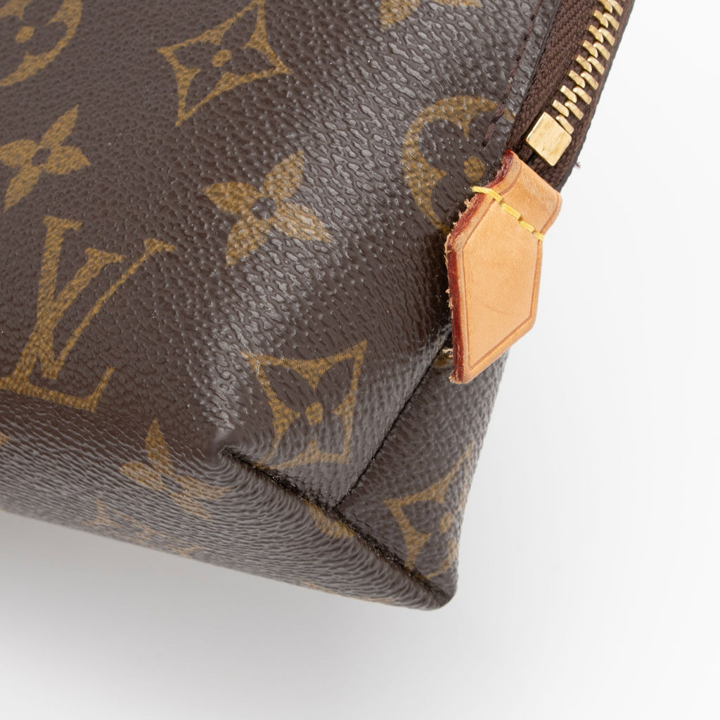 Louis Vuitton Monogram Canvas GM Cosmetic Pouch (SHF-WXixrm)
