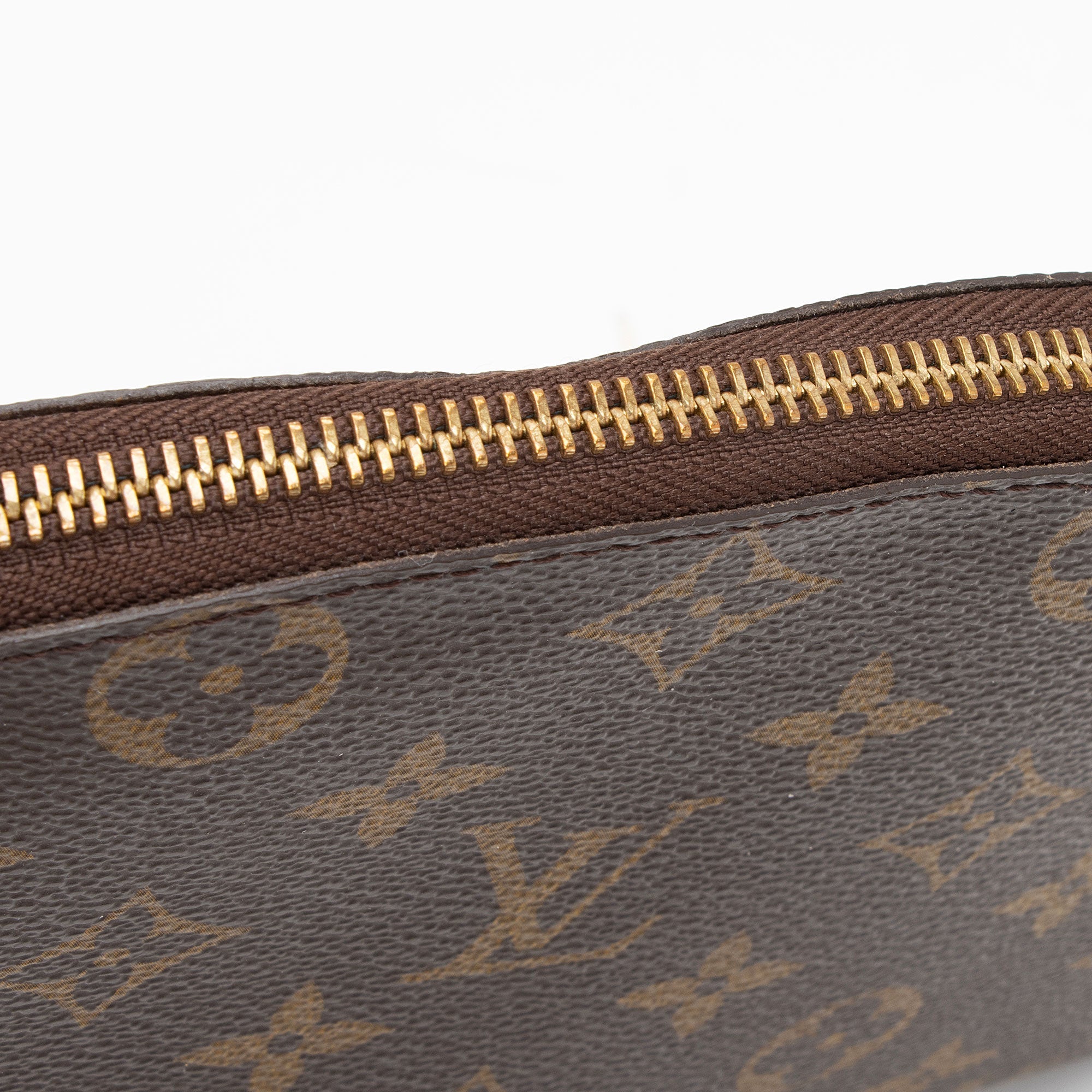 Louis Vuitton Monogram Canvas GM Cosmetic Pouch (SHF-WXixrm)