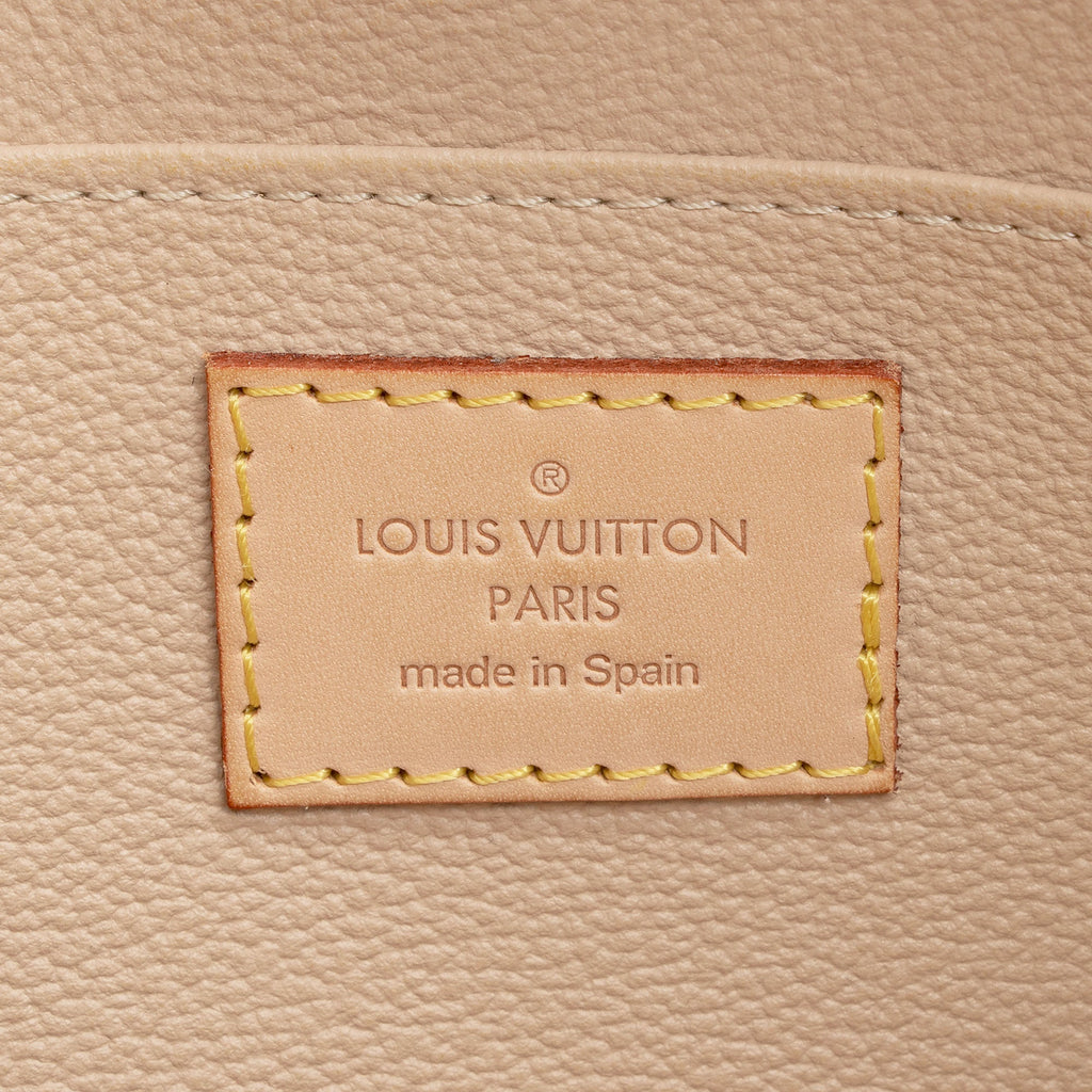 Louis Vuitton Monogram Canvas GM Cosmetic Pouch (SHF-WXixrm)