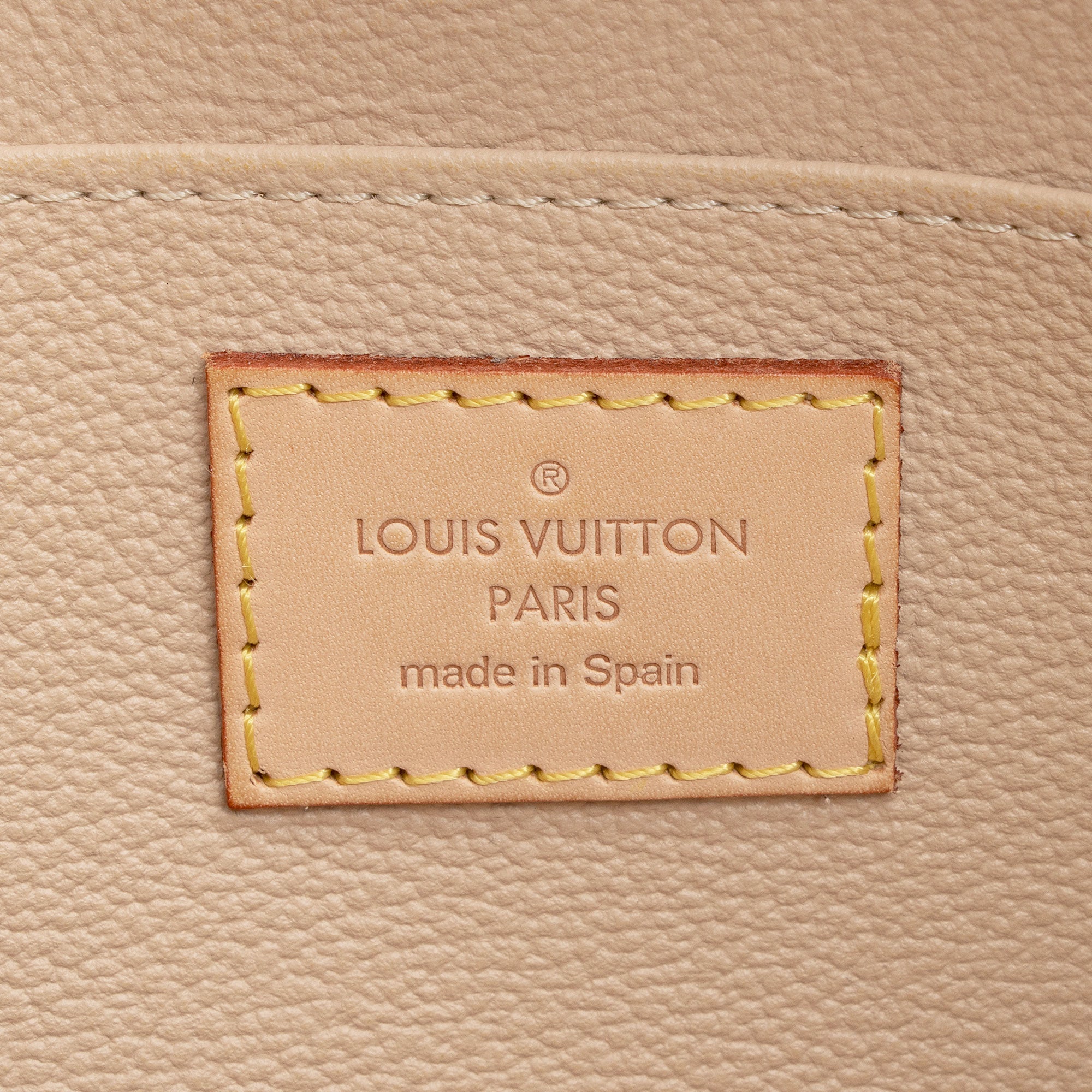 Louis Vuitton Monogram Canvas GM Cosmetic Pouch (SHF-WXixrm)