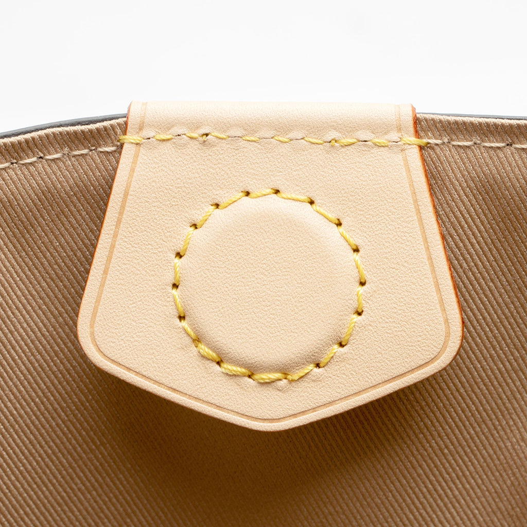 Louis Vuitton Monogram Canvas Graceful PM Hobo (SHF-jxAbZb)
