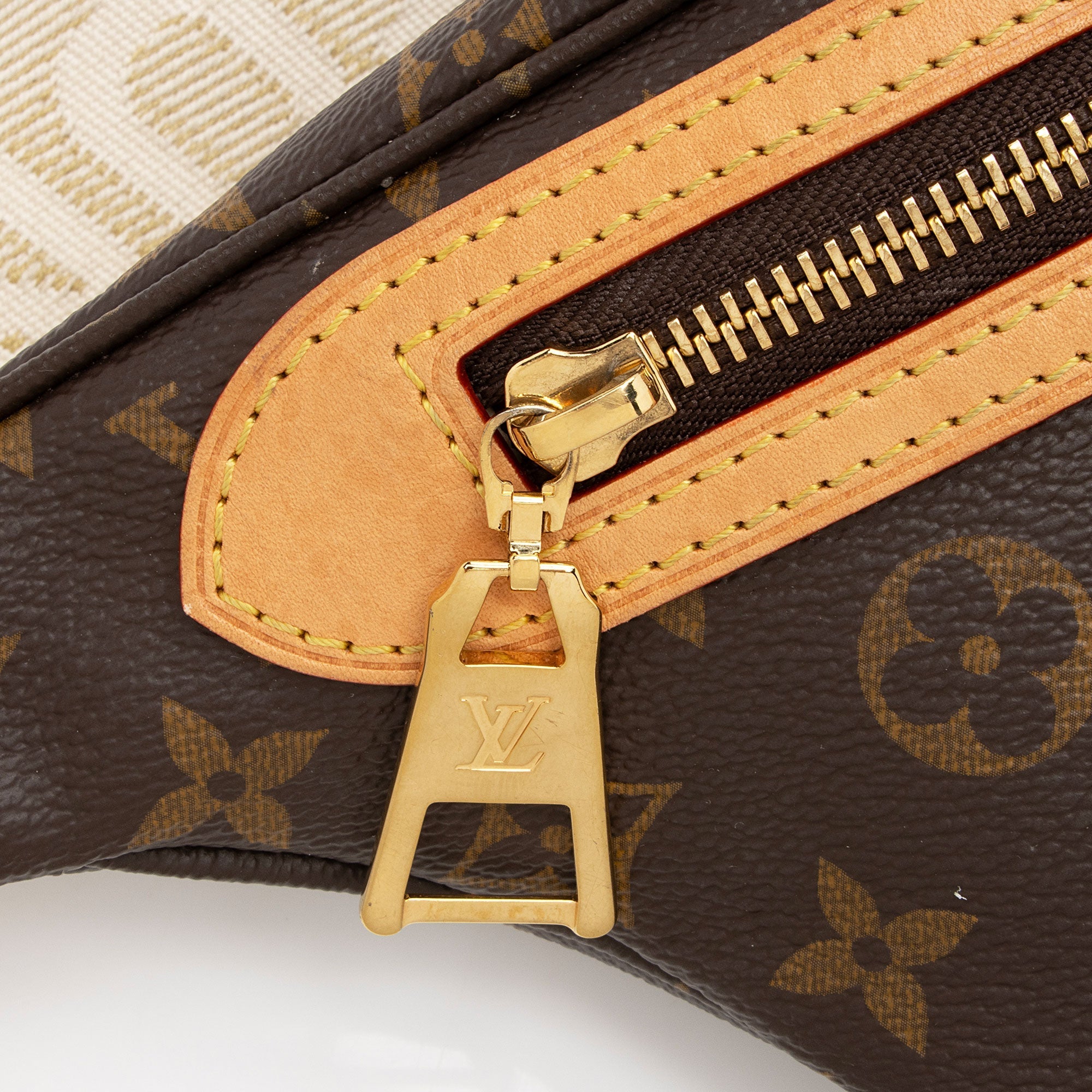 Louis Vuitton Monogram Canvas High Rise Bumbag (SHF-L7Mce0)