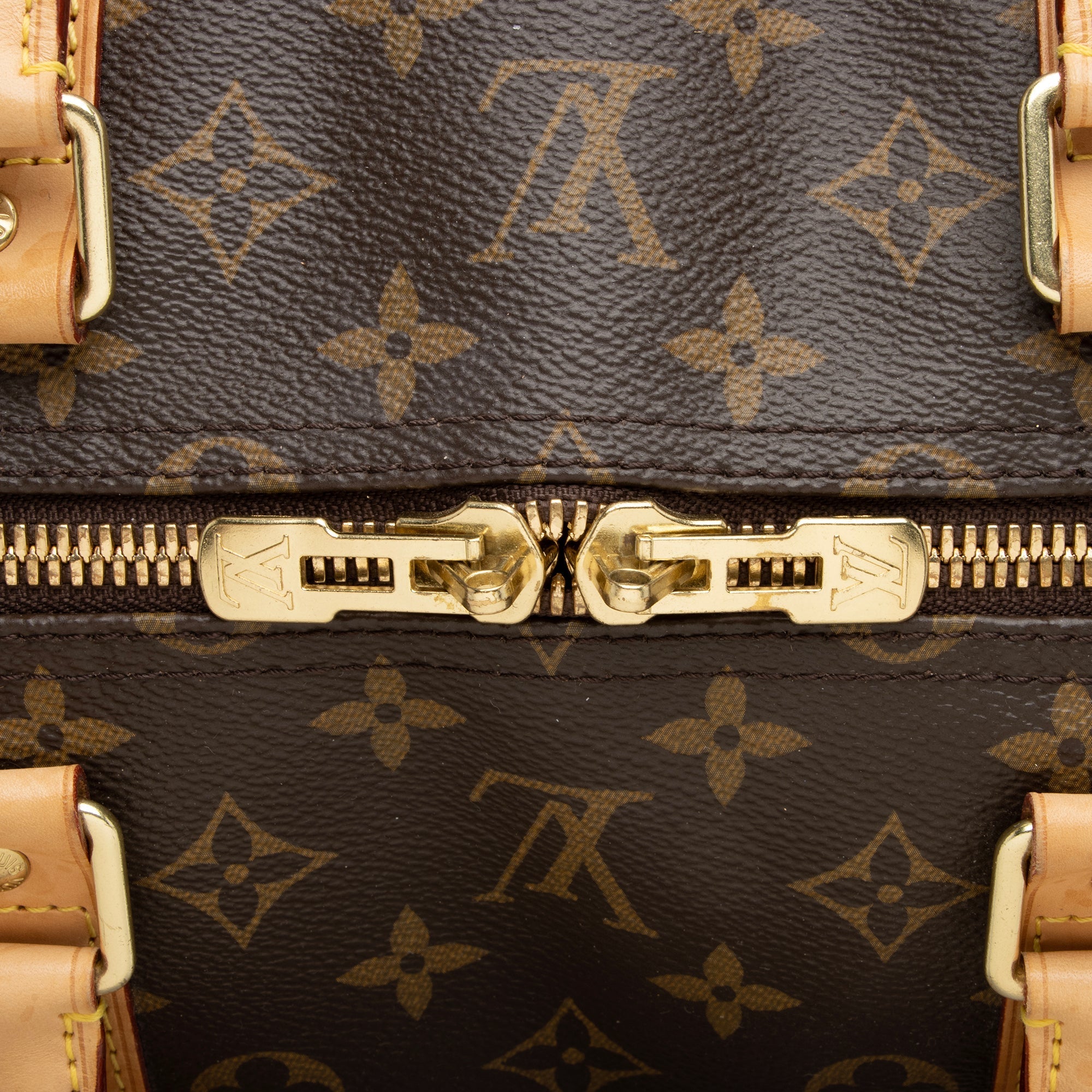 Louis Vuitton Monogram Canvas Keepall 55 Duffle Bag (SHF-AqdA4y)