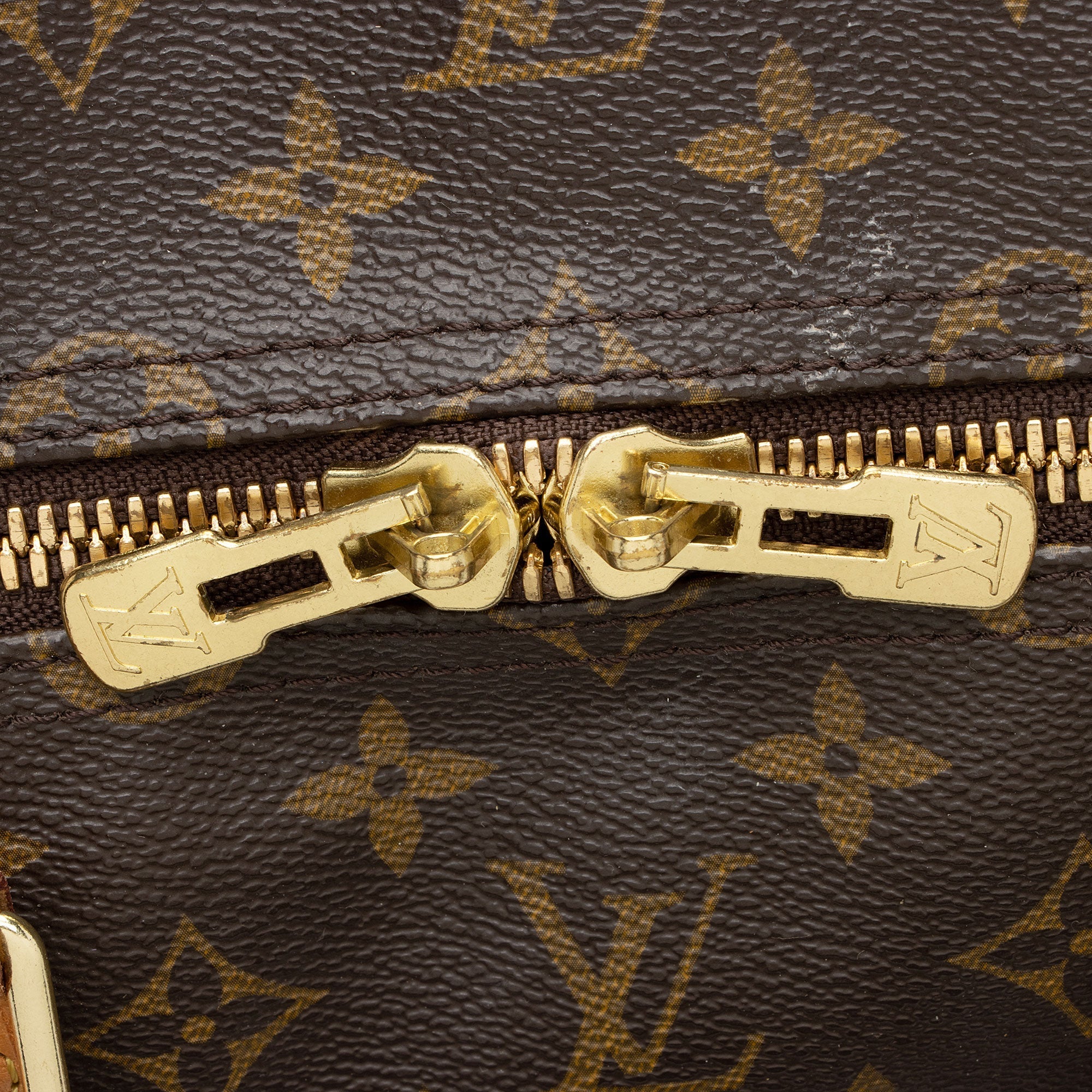 Louis Vuitton Monogram Canvas Keepall Bandouliere 55 Duffle Bag (SHF-qBIEjn)