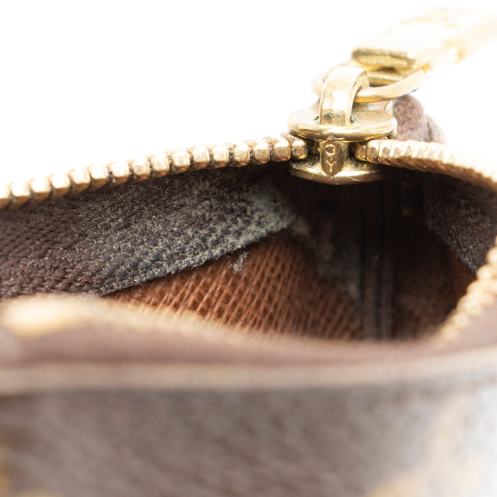 Louis Vuitton Monogram Canvas Key Pouch (SHF-18063)