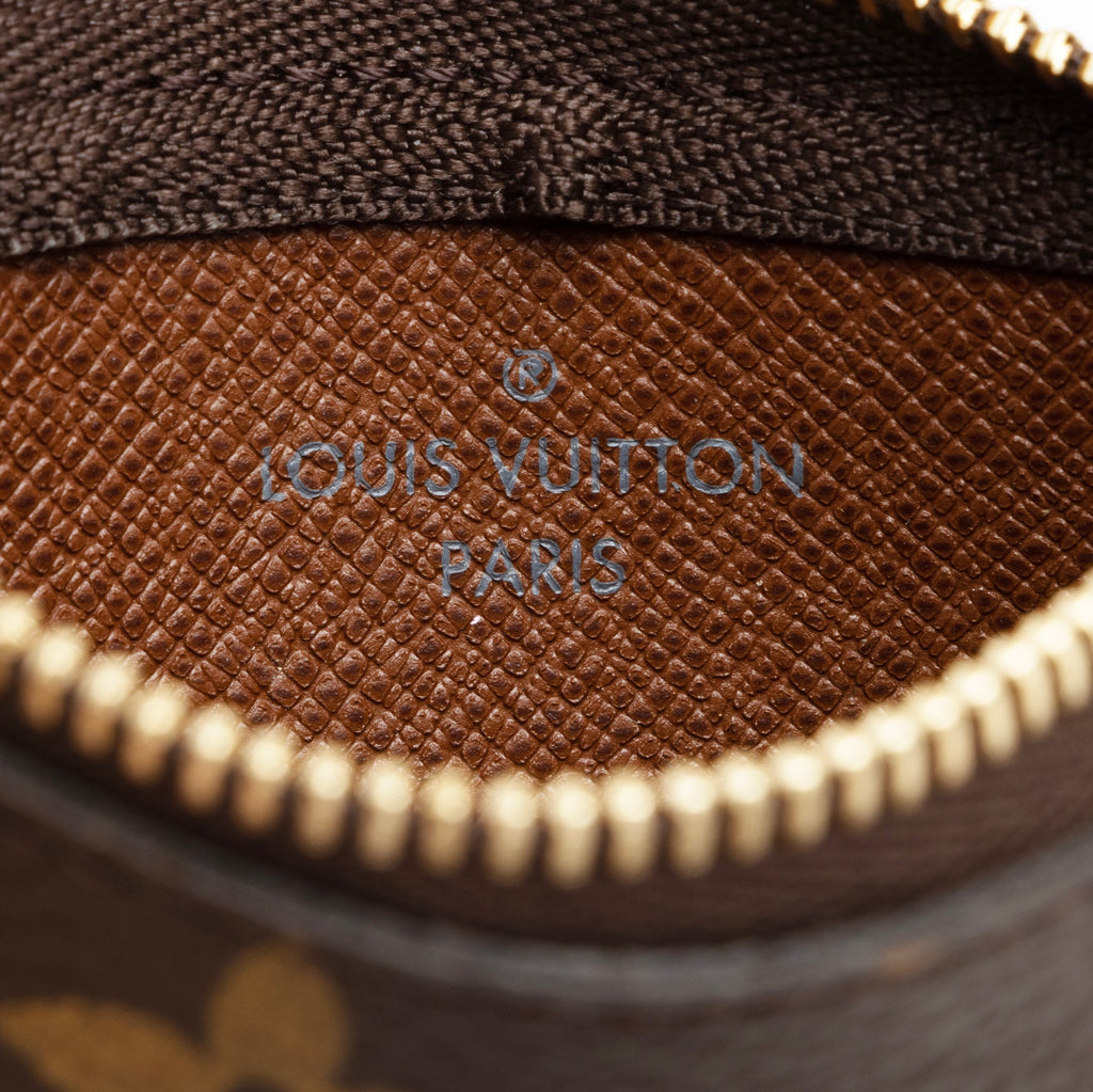 Louis Vuitton Monogram Canvas Key Pouch (SHF-PPGYpi)
