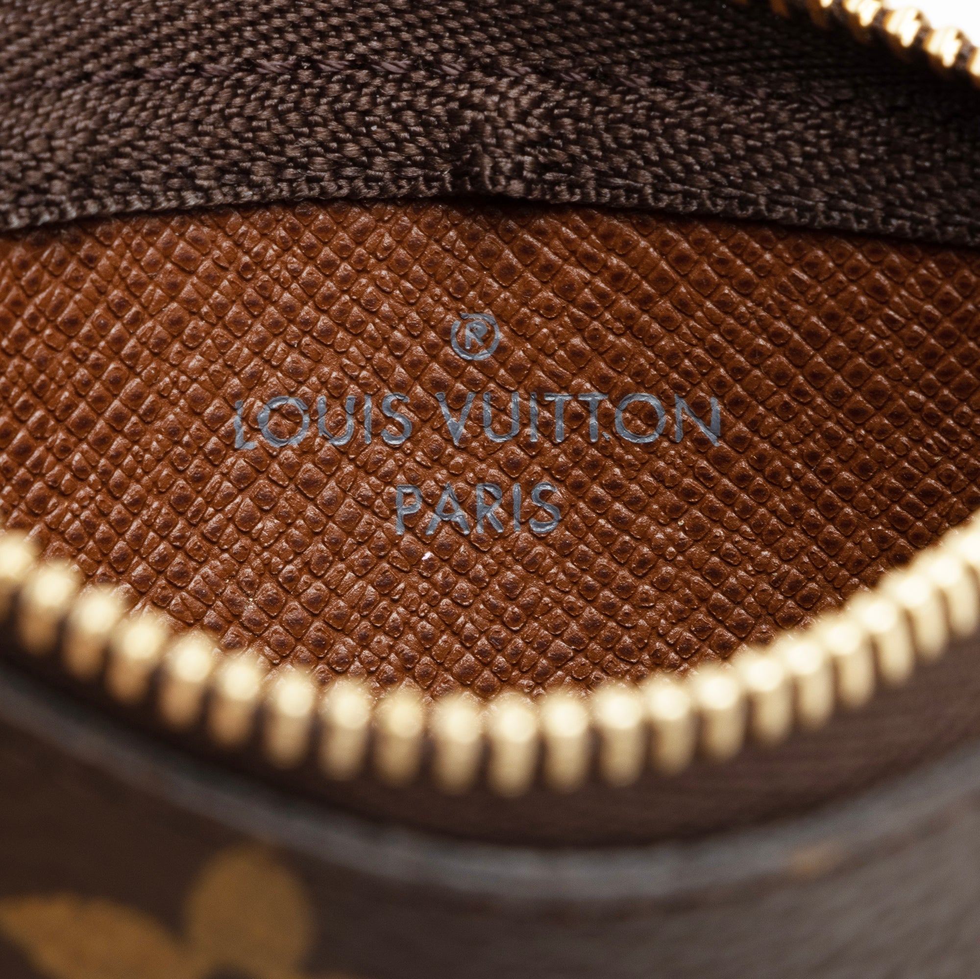 Louis Vuitton Monogram Canvas Key Pouch (SHF-PPGYpi)