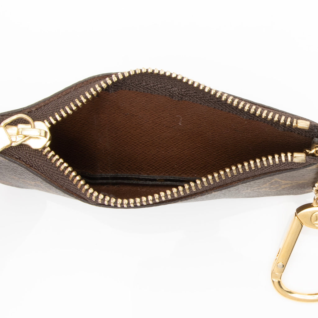 Louis Vuitton Monogram Canvas Key Pouch (SHF-23909)