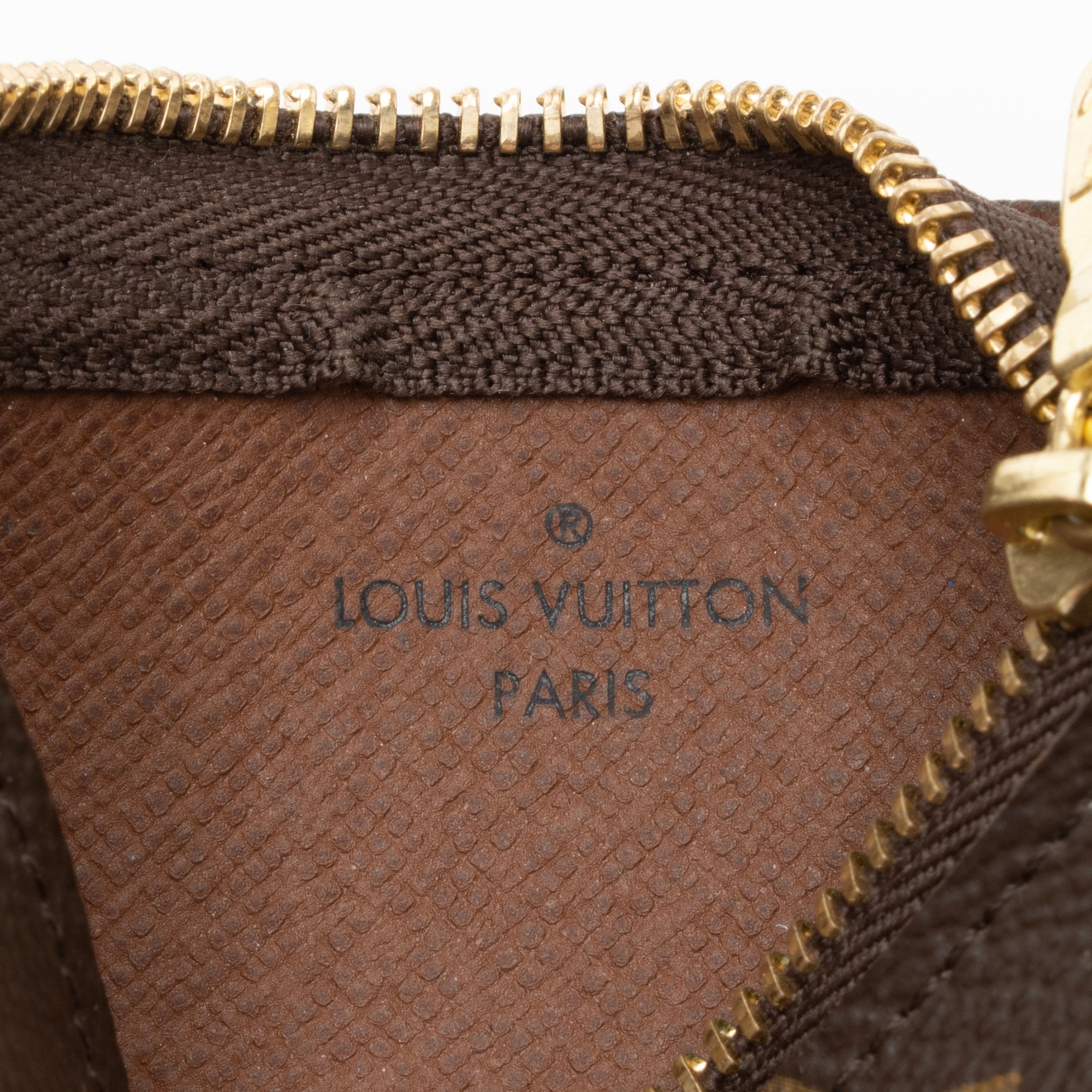 Louis Vuitton Monogram Canvas Key Pouch (SHF-23909)