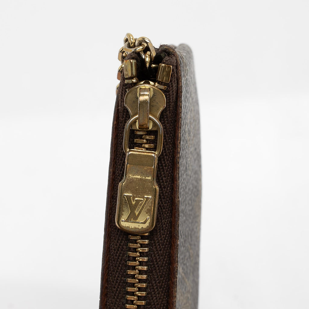 Louis Vuitton Monogram Canvas Key Pouch (SHF-lwo6sC)