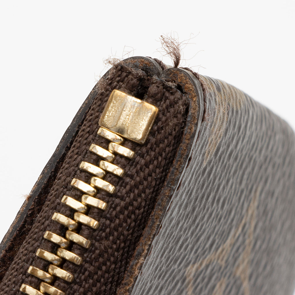 Louis Vuitton Monogram Canvas Key Pouch (SHF-cQiHKu)