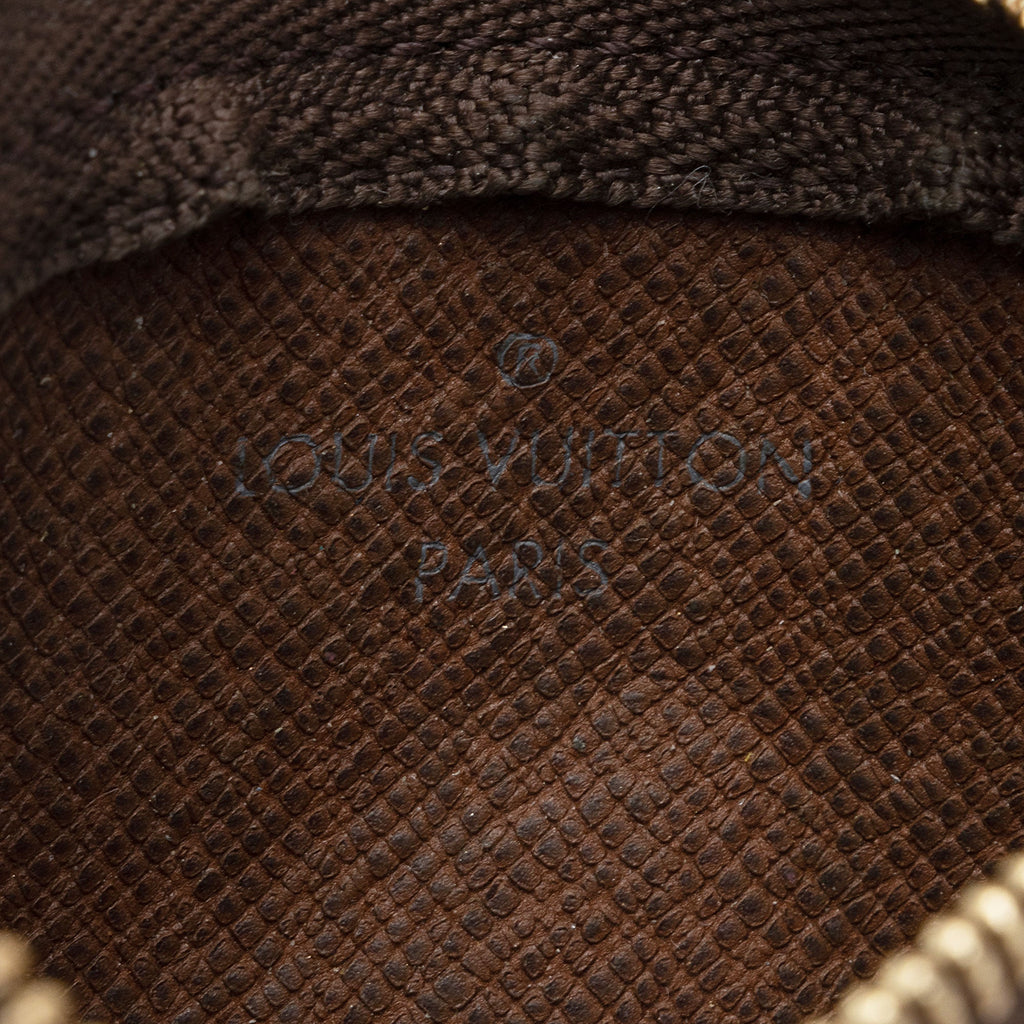 Louis Vuitton Monogram Canvas Key Pouch (SHF-cQiHKu)