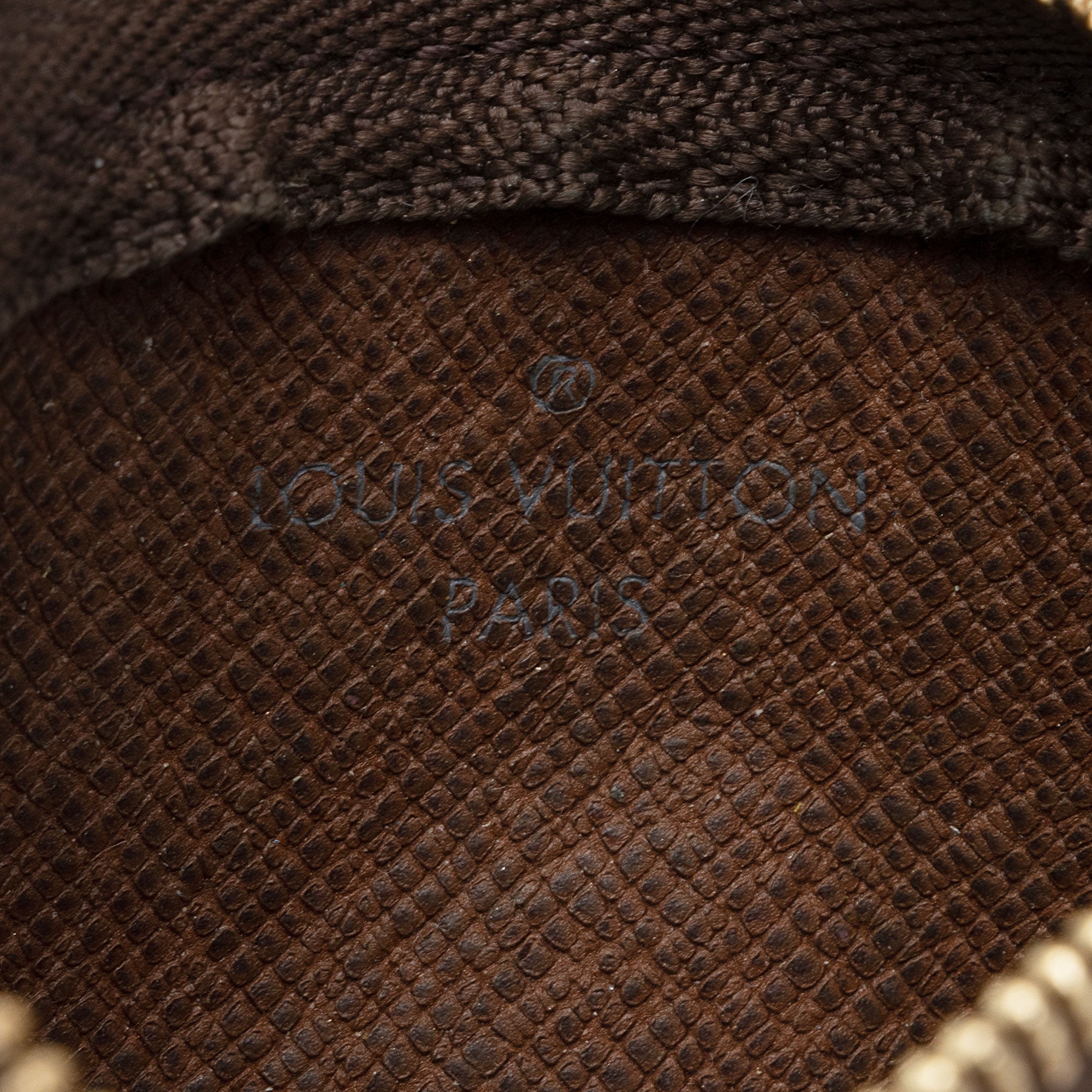 Louis Vuitton Monogram Canvas Key Pouch (SHF-cQiHKu)