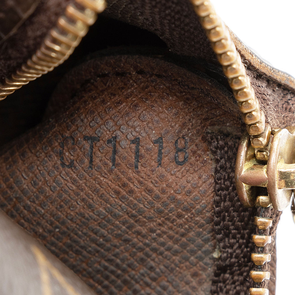Louis Vuitton Monogram Canvas Key Pouch (SHF-PJoYmK)