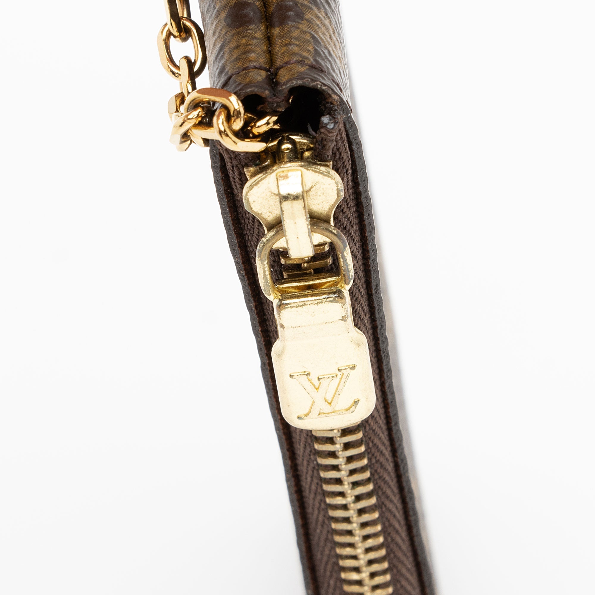 Louis Vuitton Monogram Canvas Key Pouch (SHF-RVtDnS)