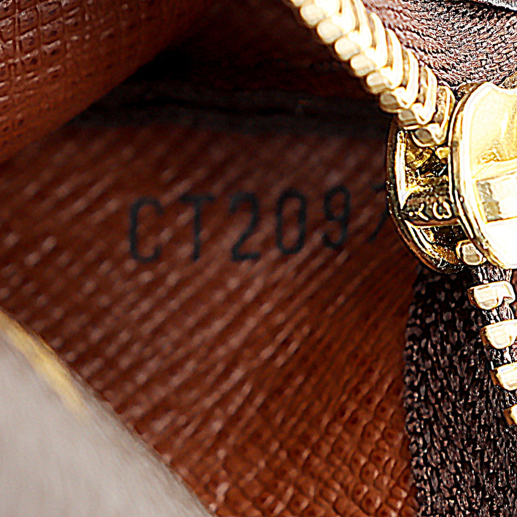 Louis Vuitton Monogram Canvas Key Pouch (SHF-38OnhW)