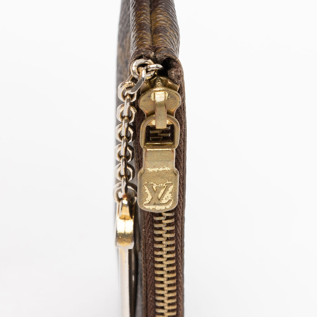 Louis Vuitton Monogram Canvas Key Pouch (SHF-s4d9B7)