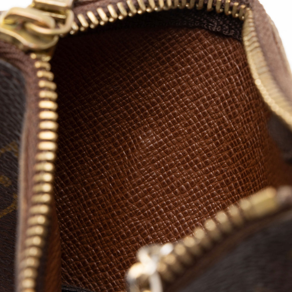 Louis Vuitton Monogram Canvas Key Pouch (SHF-s4d9B7)