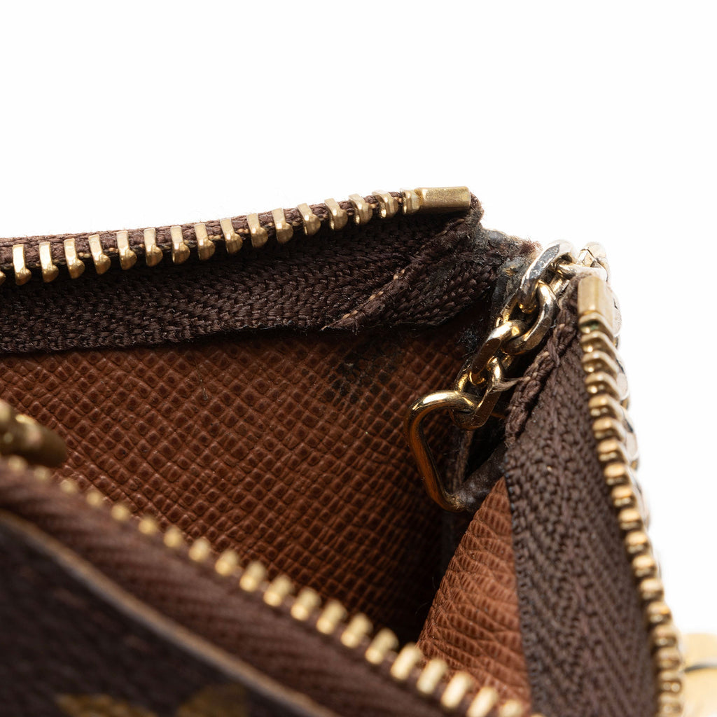 Louis Vuitton Monogram Canvas Key Pouch (SHF-s4d9B7)
